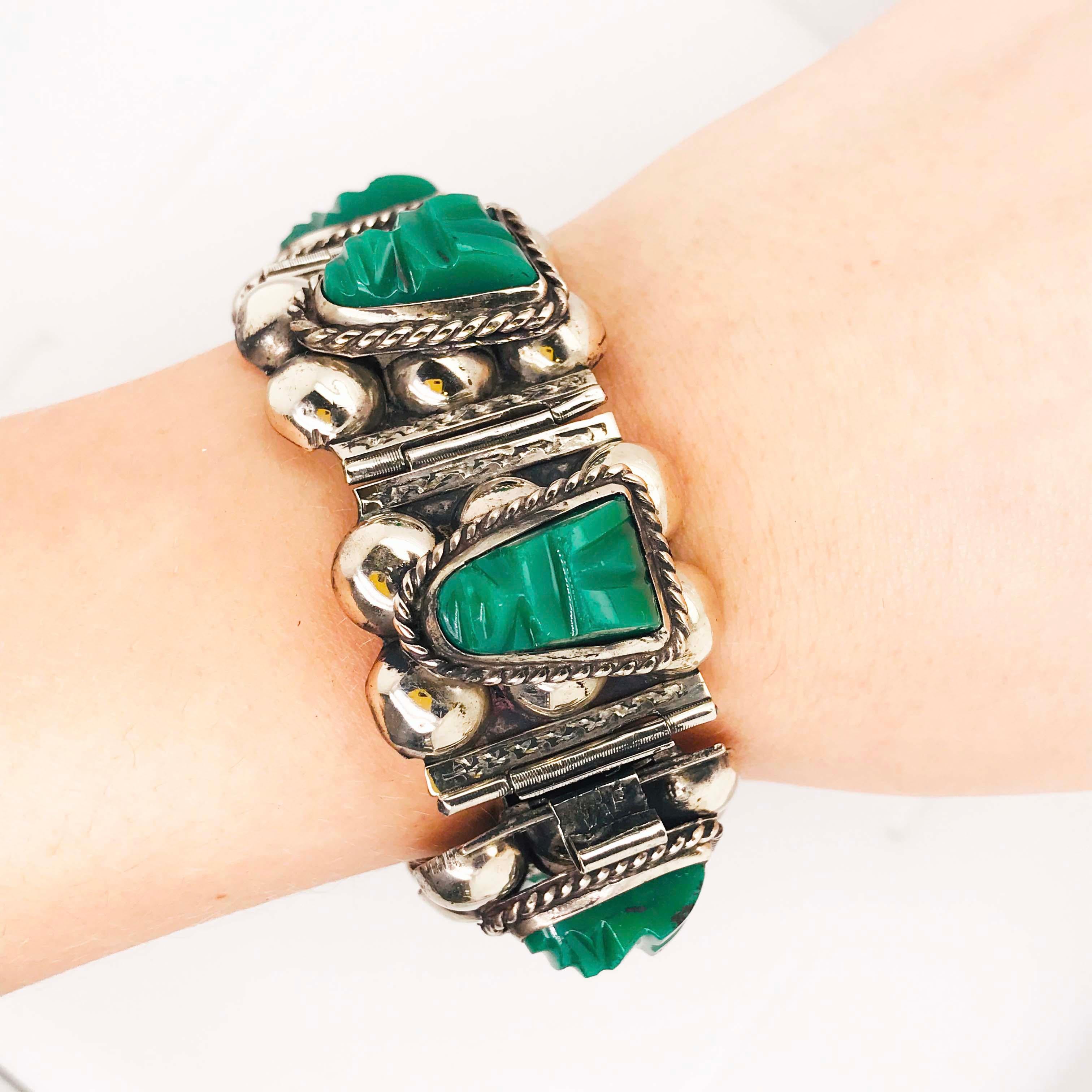 Maßgefertigtes Sterlingsilber-Armband mit grüner Chalcedonmaske, Mexiko-Maske 1