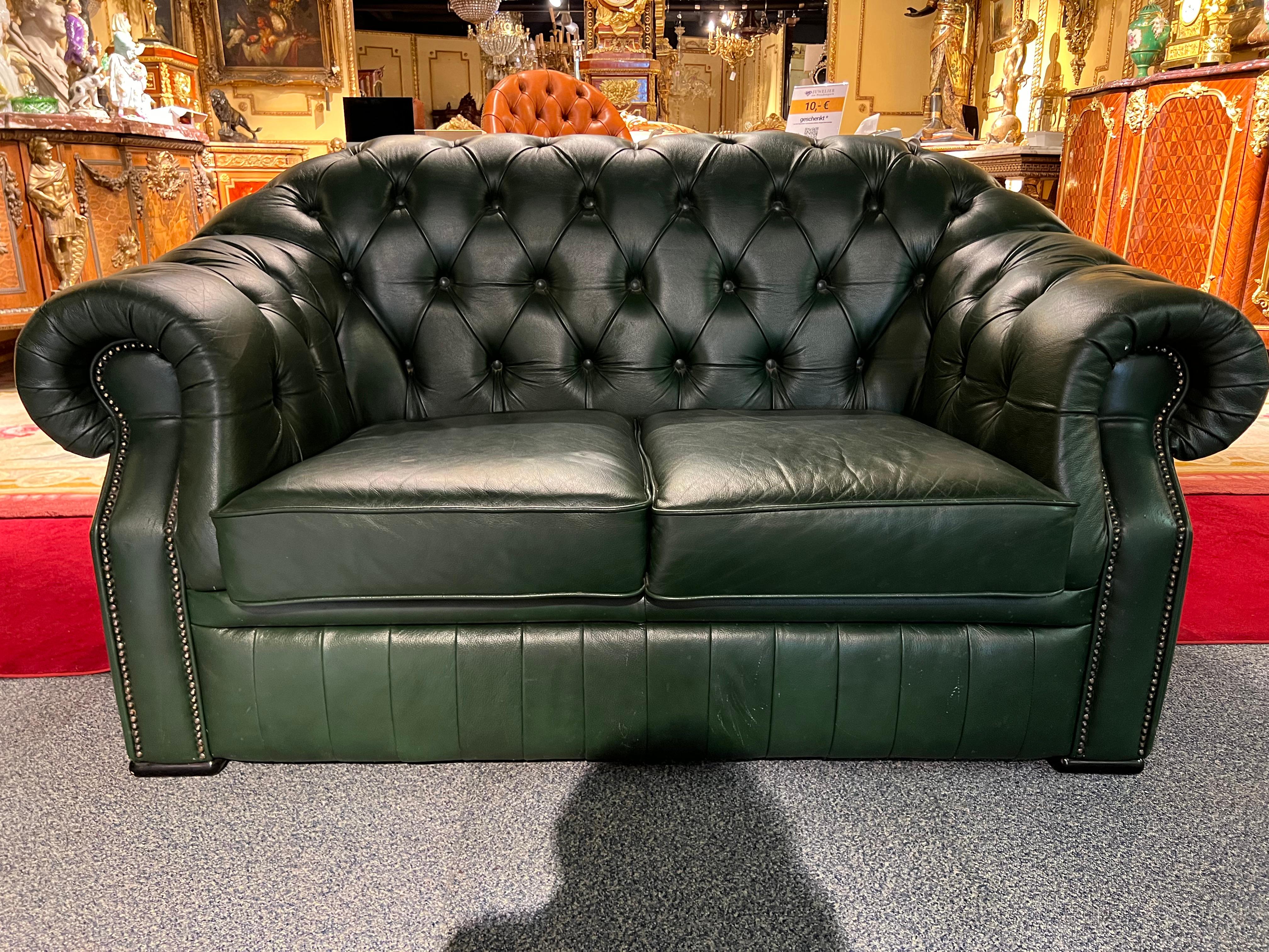 Original Green Chesterfield Set Kent Modell Three and Two Seater and Armchair For Sale 6