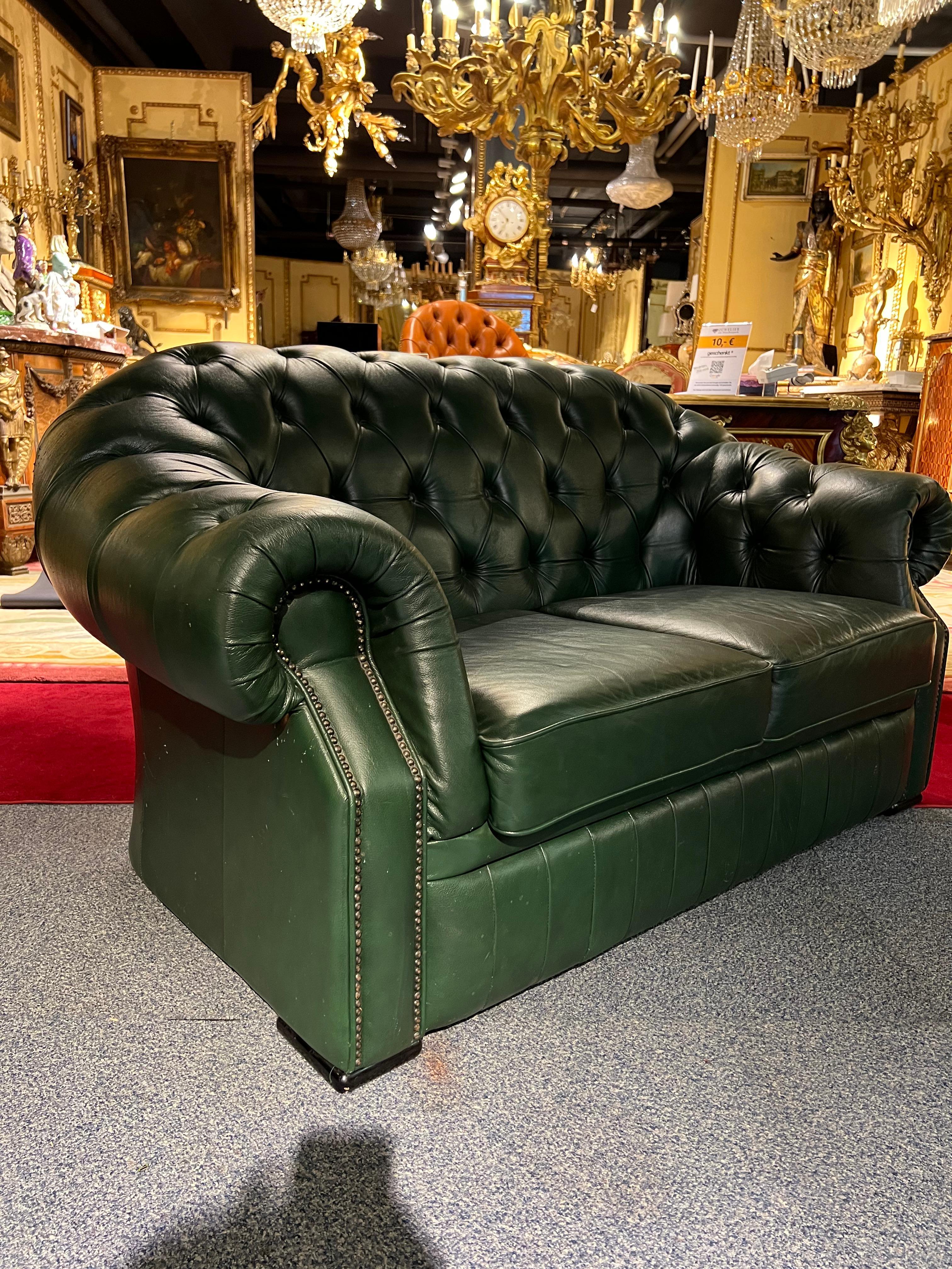 Original Green Chesterfield Set Kent Modell Three and Two Seater and Armchair For Sale 7