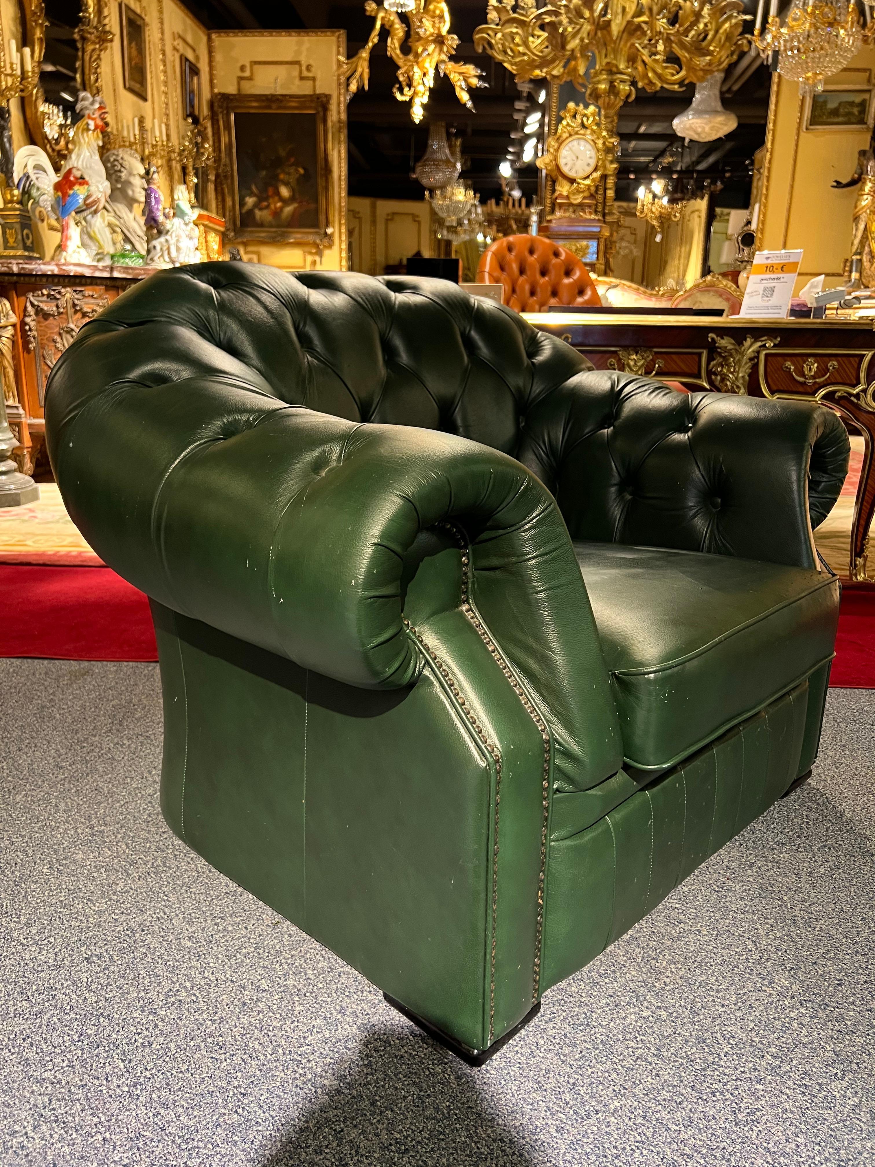 Original Green Chesterfield Set Kent Modell Three and Two Seater and Armchair For Sale 11