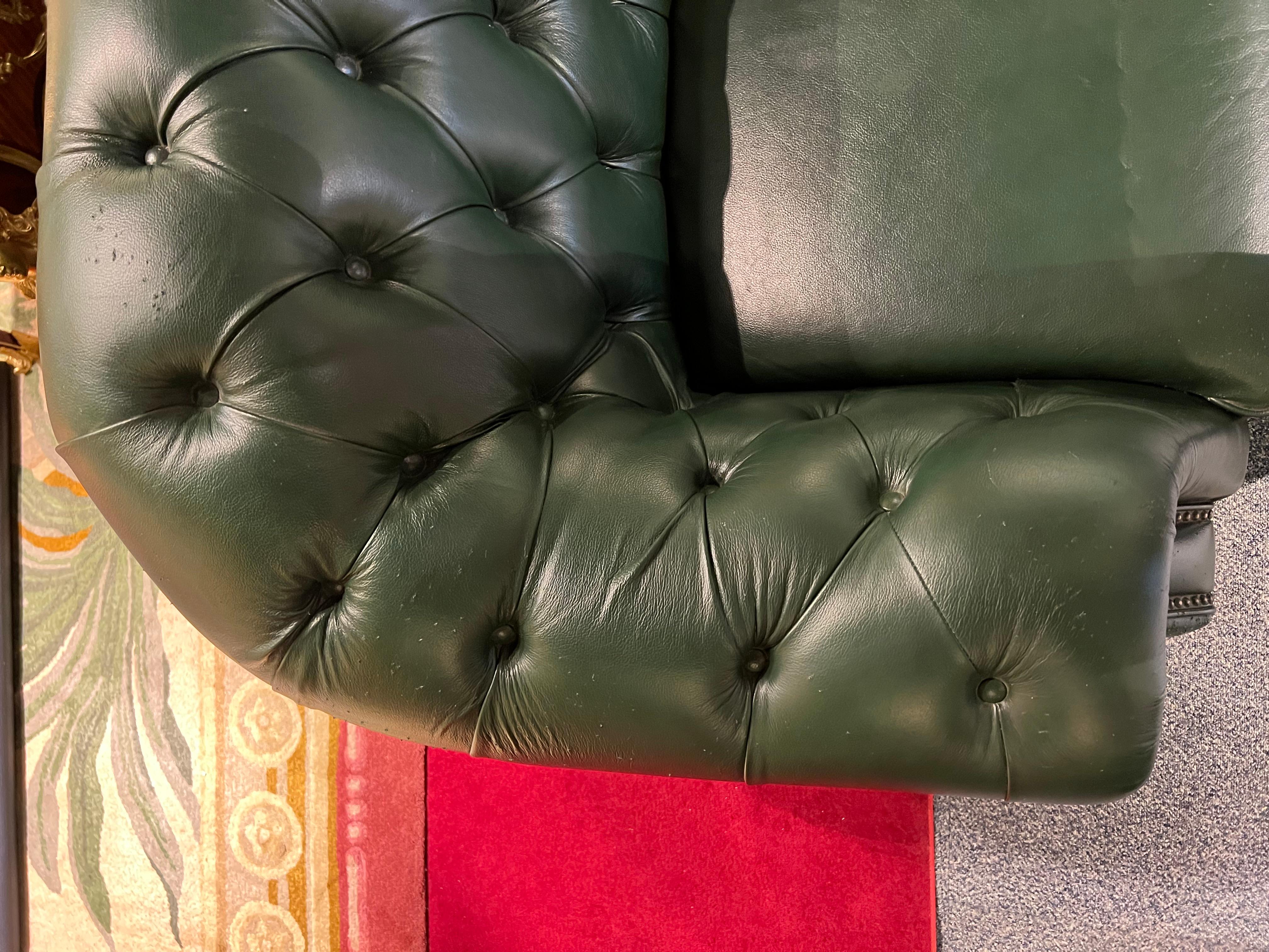 Original Green Chesterfield Set Kent Modell Three and Two Seater and Armchair For Sale 12
