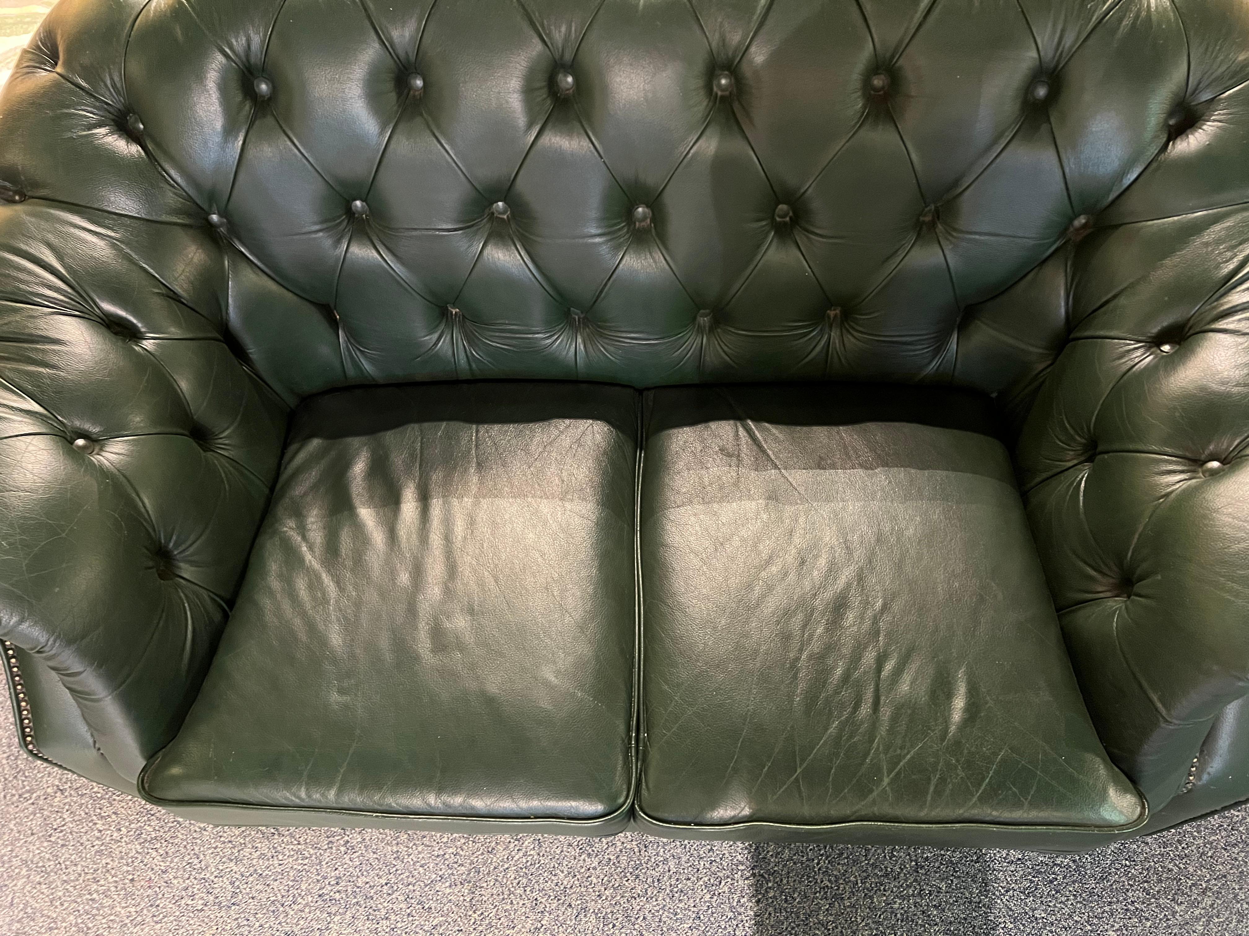 Original Green Chesterfield Set Kent Modell Three and Two Seater and Armchair For Sale 13