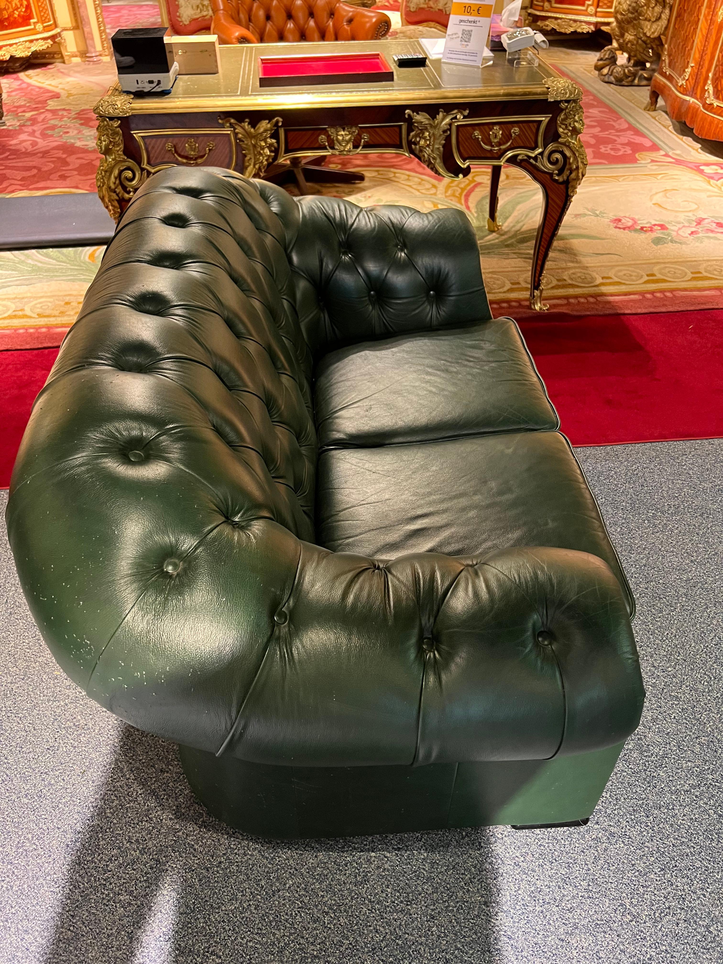 Original Green Chesterfield Set Kent Modell Three and Two Seater and Armchair For Sale 14