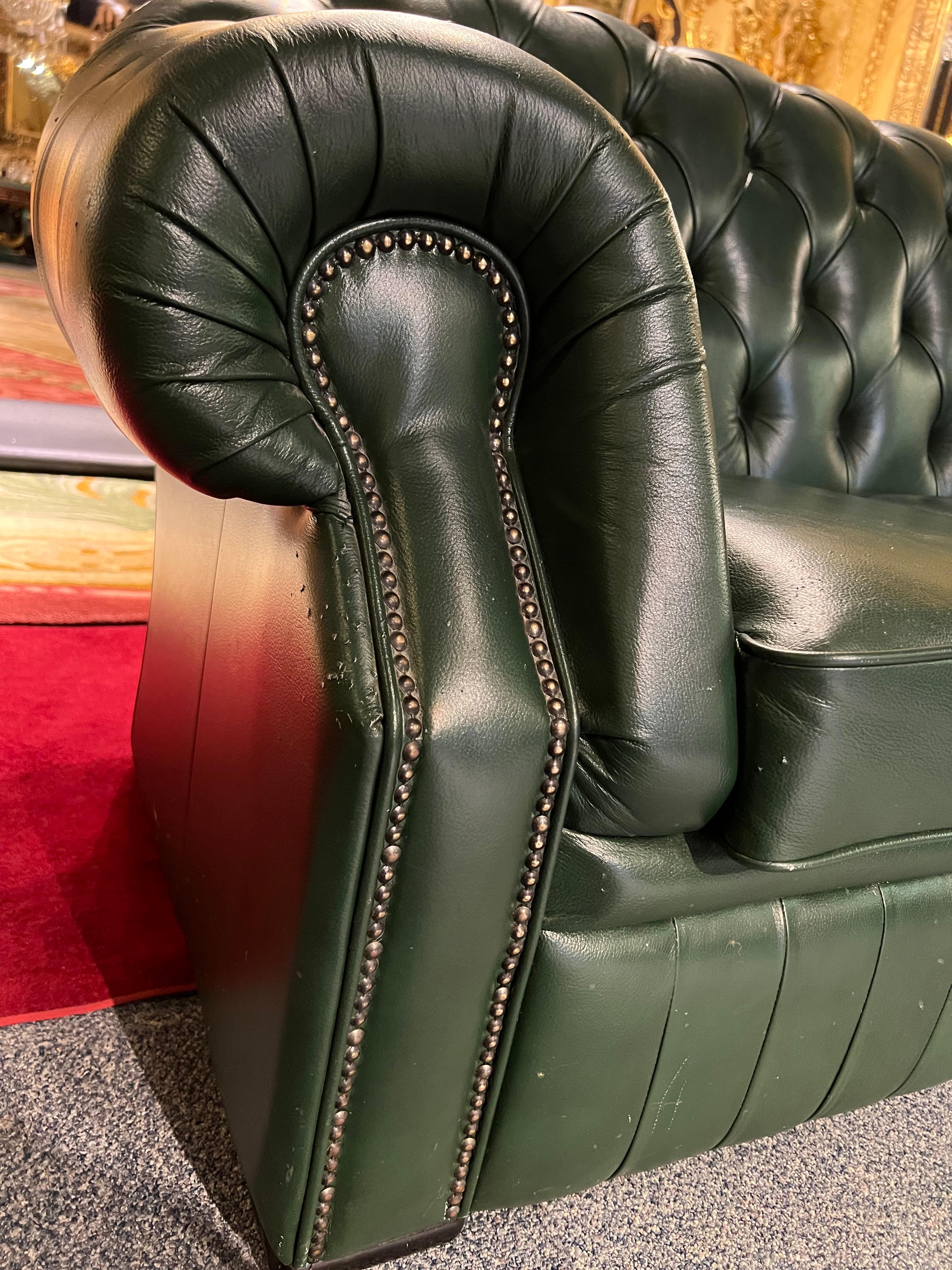 Original Green Chesterfield Set Kent Modell Three and Two Seater and Armchair In Good Condition For Sale In Berlin, DE