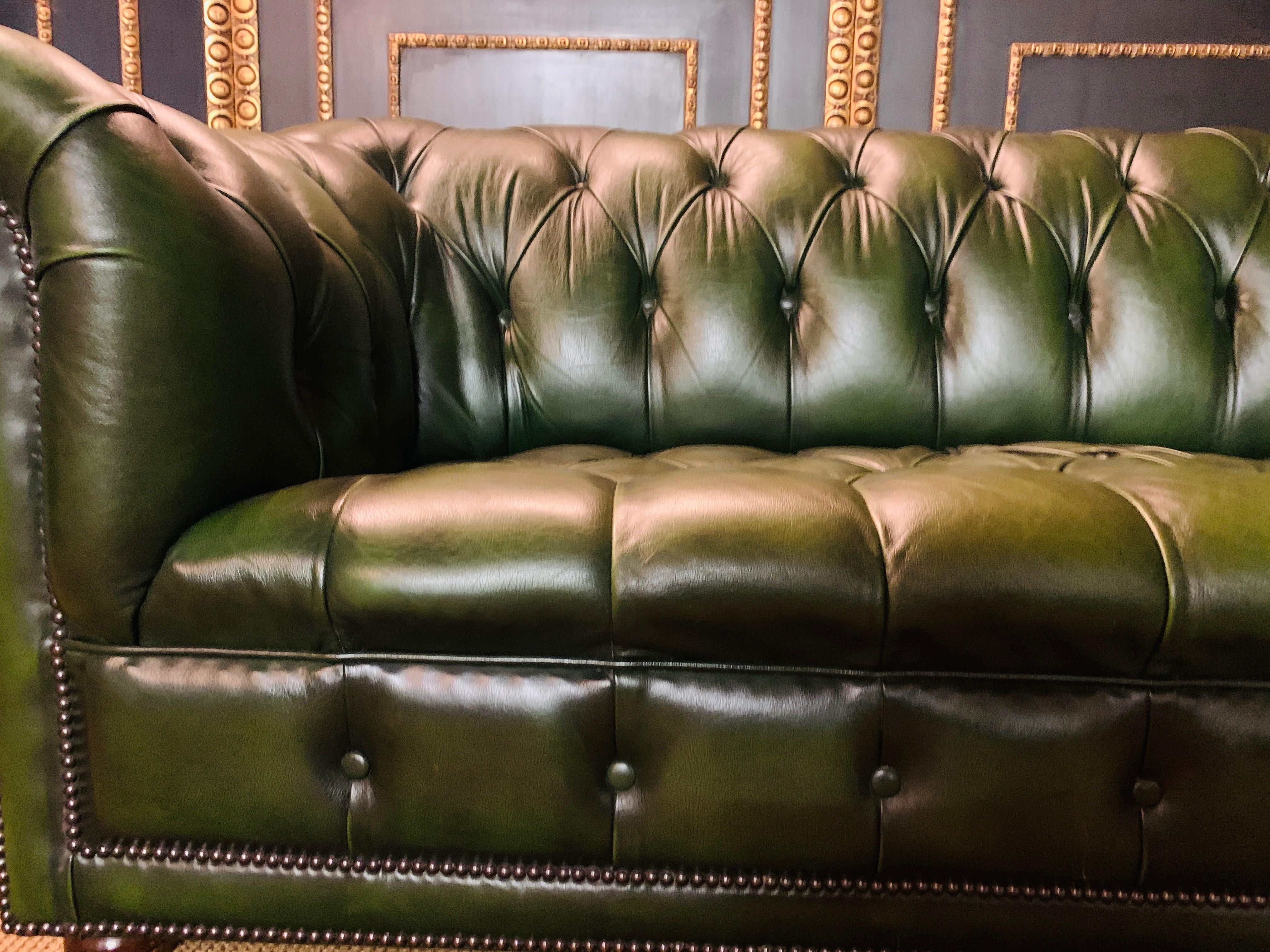 Original Green Chesterfield Sofa from the 80's In Good Condition In Berlin, DE