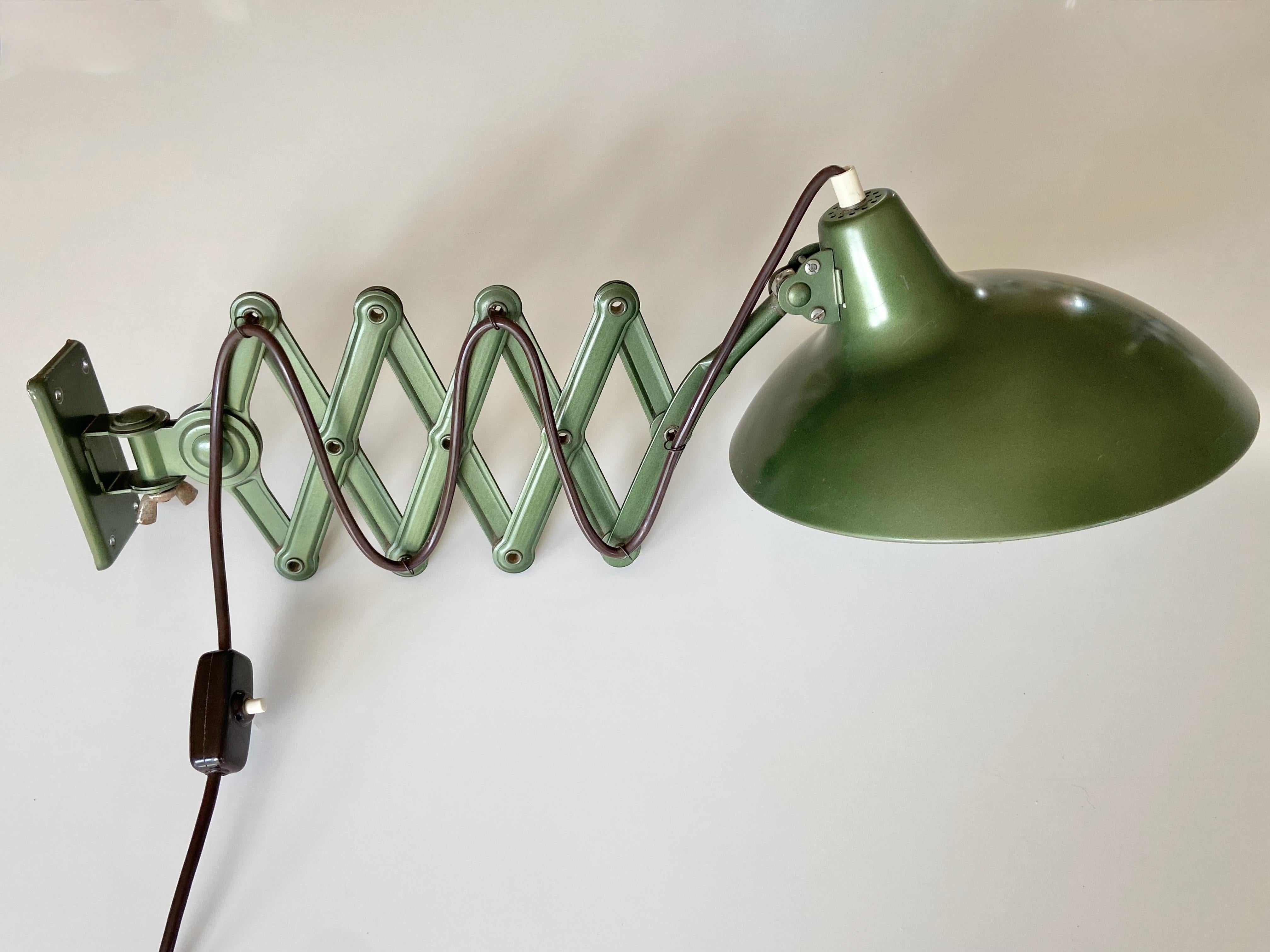 Original Green Christian Dell Wall Lamp 6719 by Kaiser Idell, Germany In Good Condition In Krefeld, DE