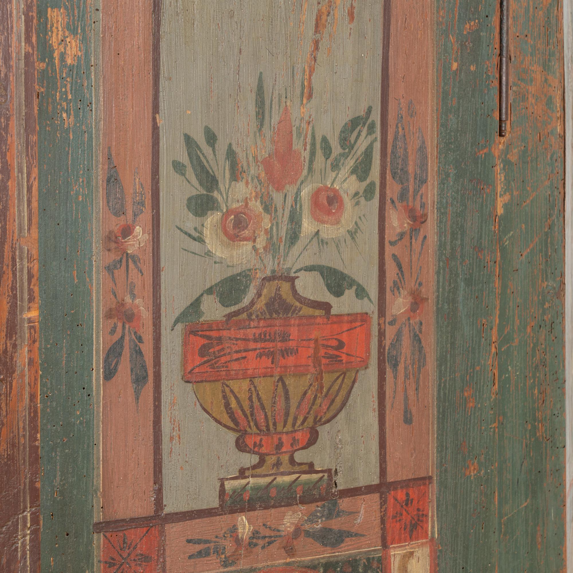Pin Armoire originale à deux portes, peinte en vert, Hongrie vers 1840-60 en vente