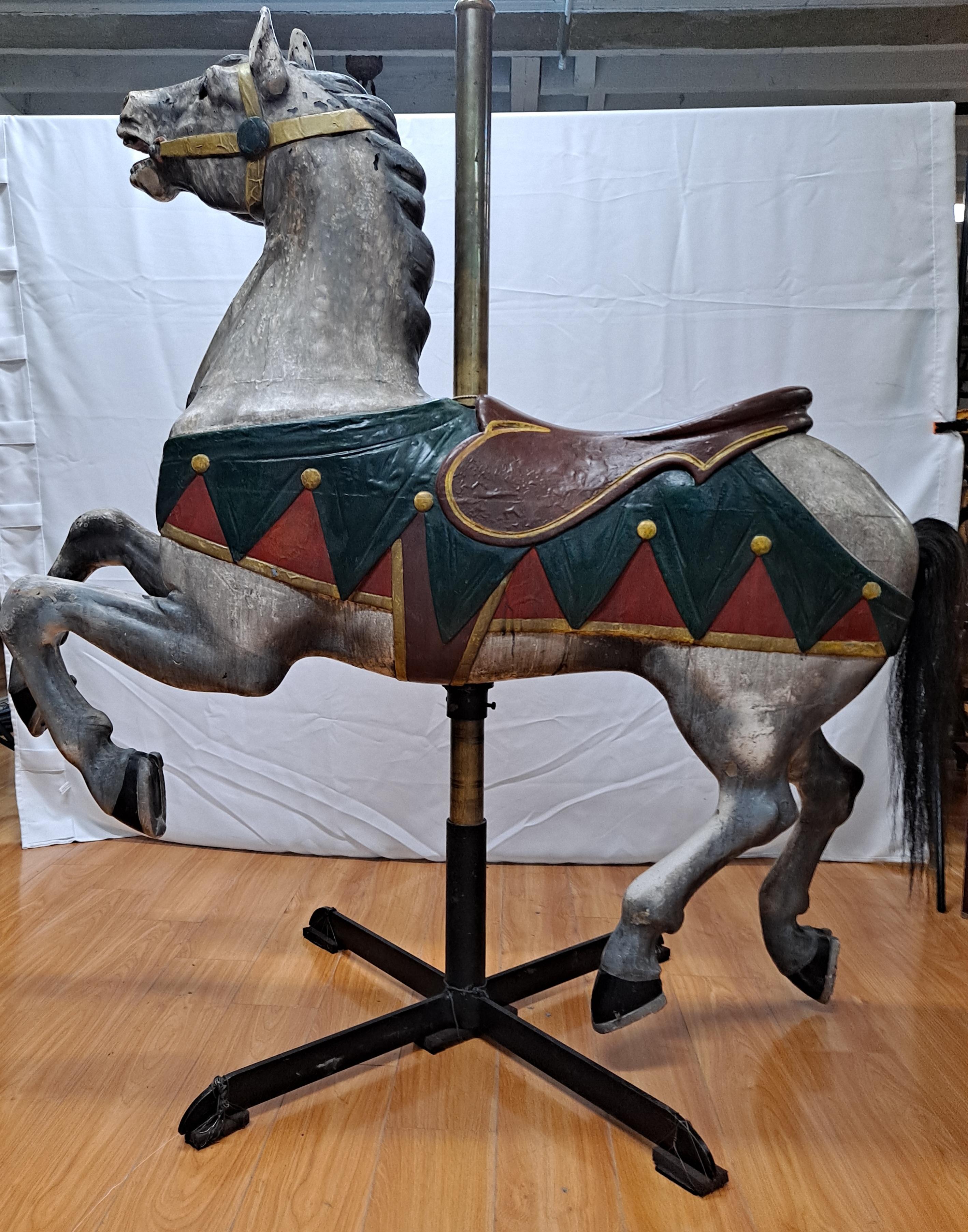 Cavallo da carosello originale di Gustave Dentzel in vendita 5