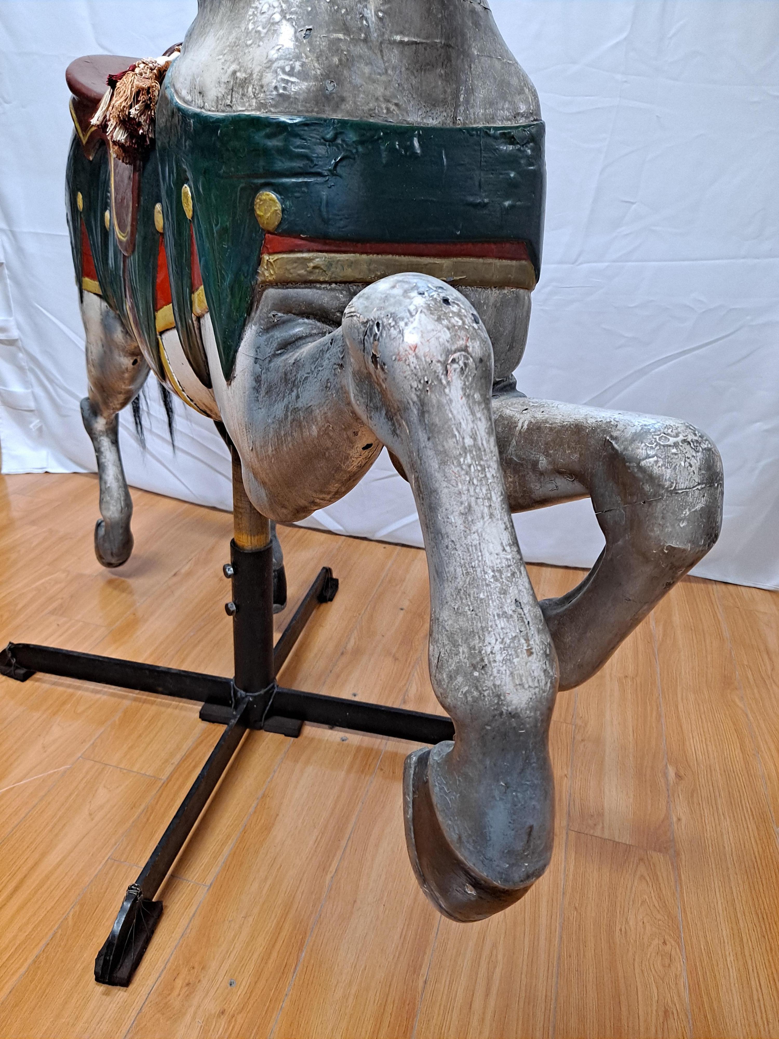 XX secolo Cavallo da carosello originale di Gustave Dentzel in vendita