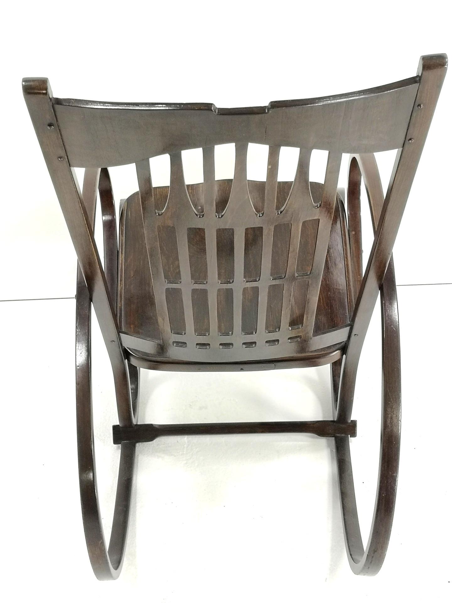 Original Gustav Siegel Bentwood Rocking Chair for Jacob & Josef Kohn, 1910s For Sale 2