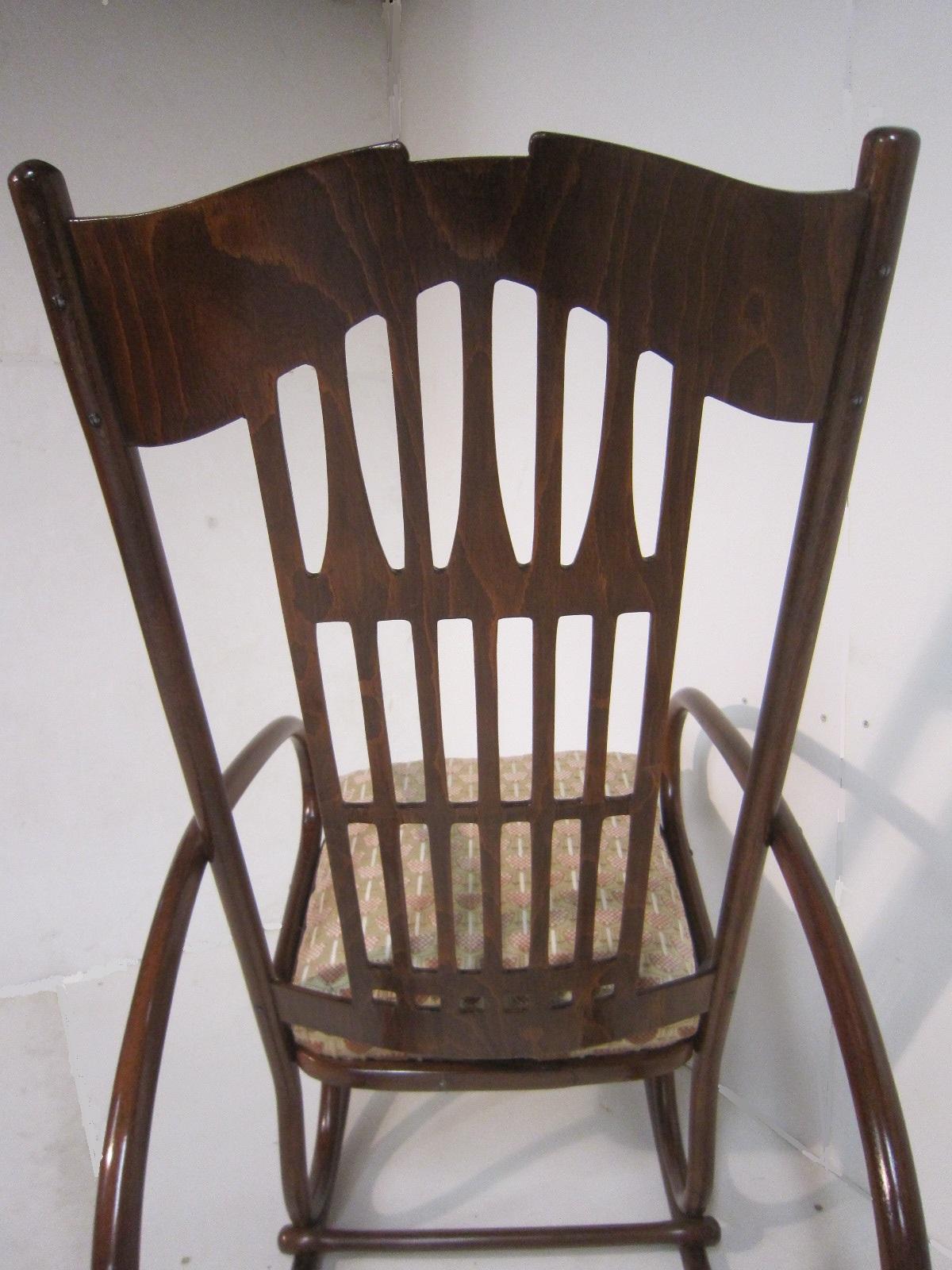 Sedia a dondolo / salotto originale in legno di Gustav Siegel, Jacob and Josef Kohn in vendita 4