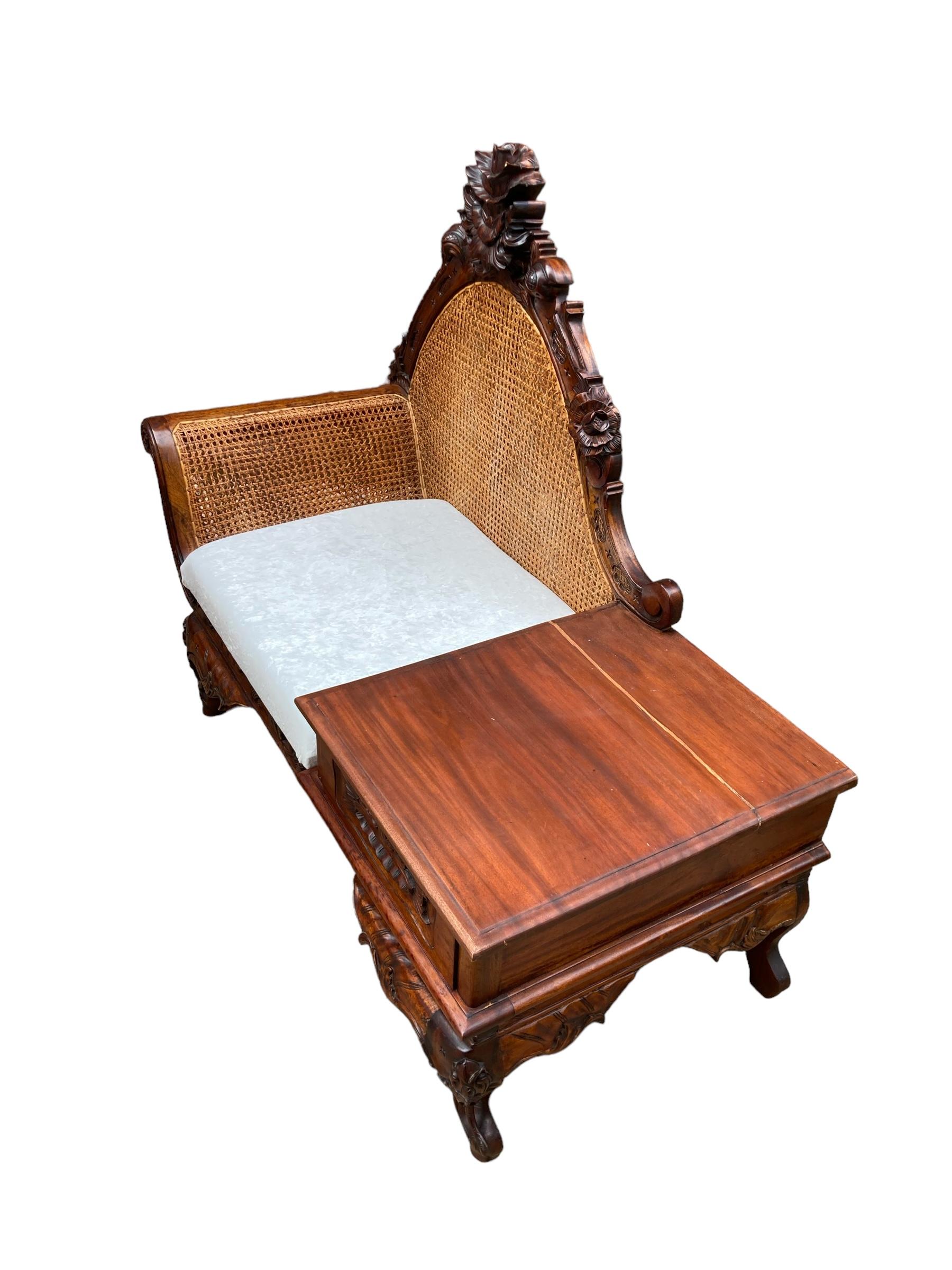 Original Hand Carved Mahogany Victorian Telephone or Gossip Bench, Bergere  In Good Condition For Sale In Bishop's Stortford, GB