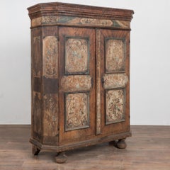 Armoire originale en pin autrichien à deux portes, peinte à la main, datée de 1785