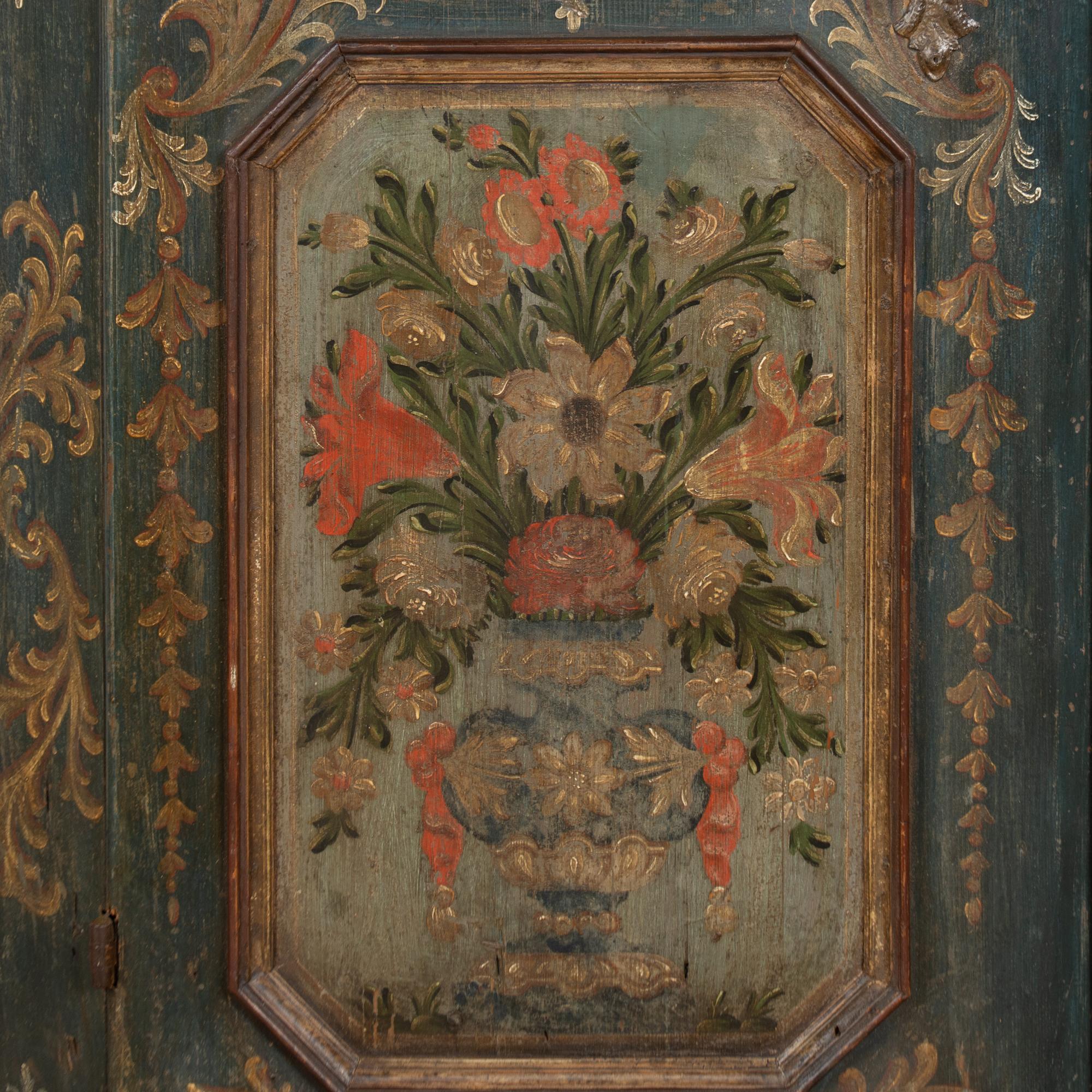 Armoire autrichienne originale à deux portes, peinte à la main, datée de 1773 en vente 4