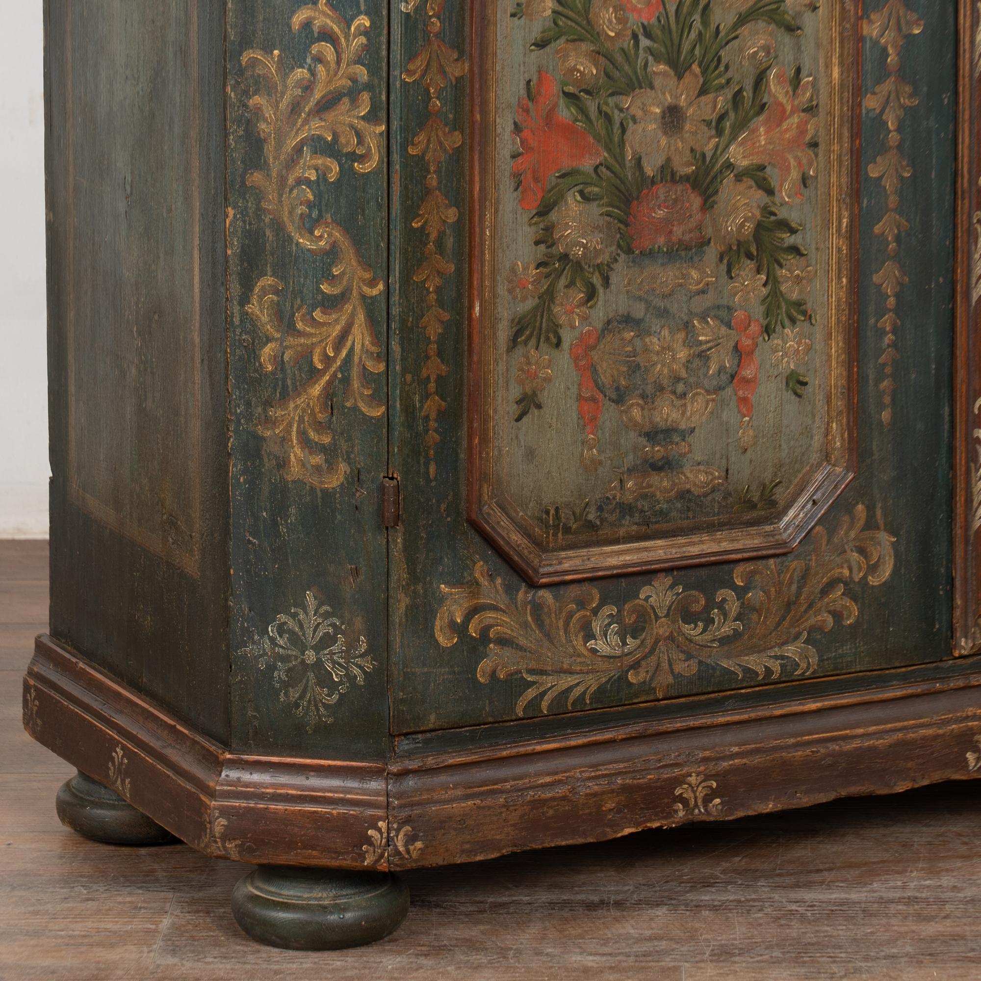 Armoire autrichienne originale à deux portes, peinte à la main, datée de 1773 en vente 5
