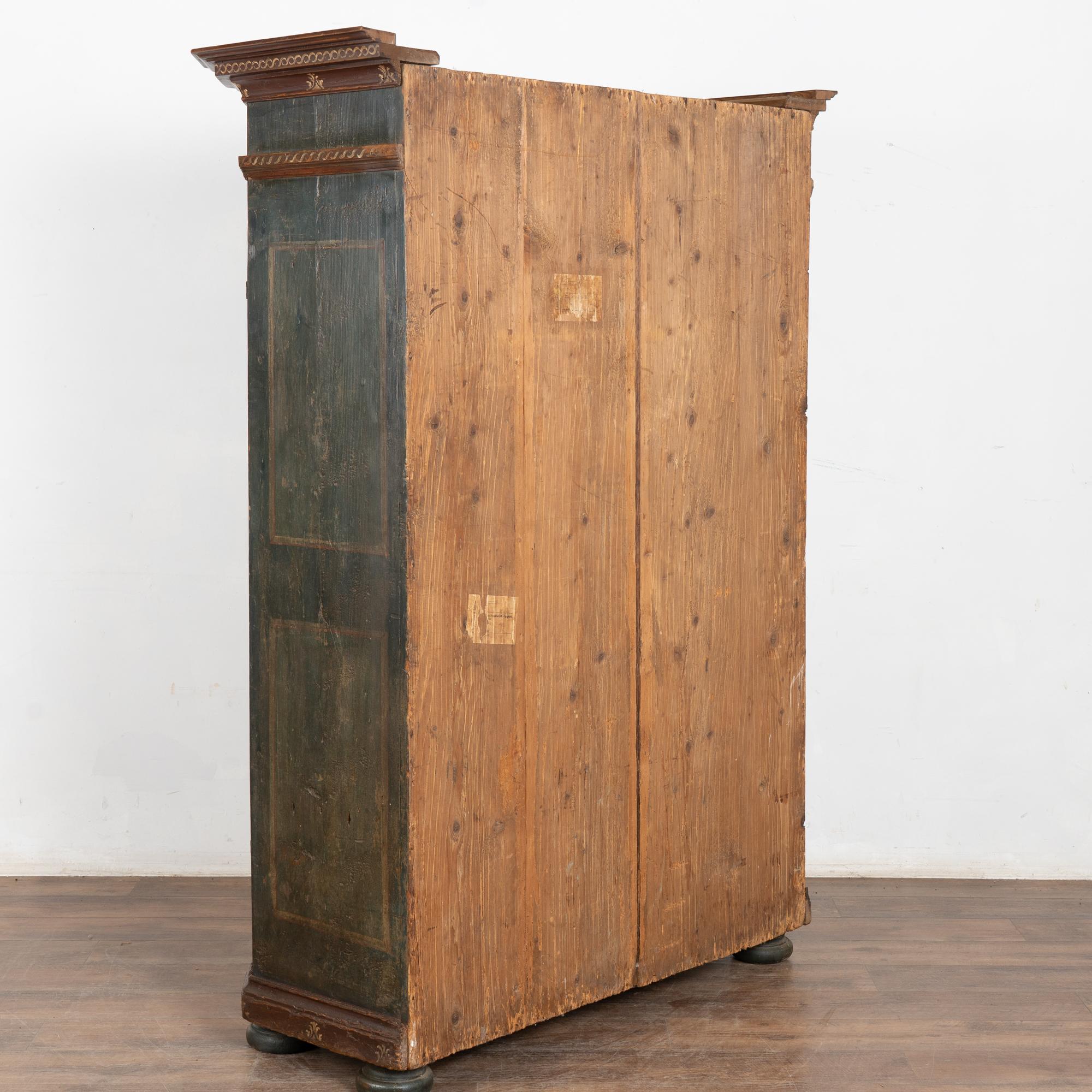 Armoire autrichienne originale à deux portes, peinte à la main, datée de 1773 en vente 8