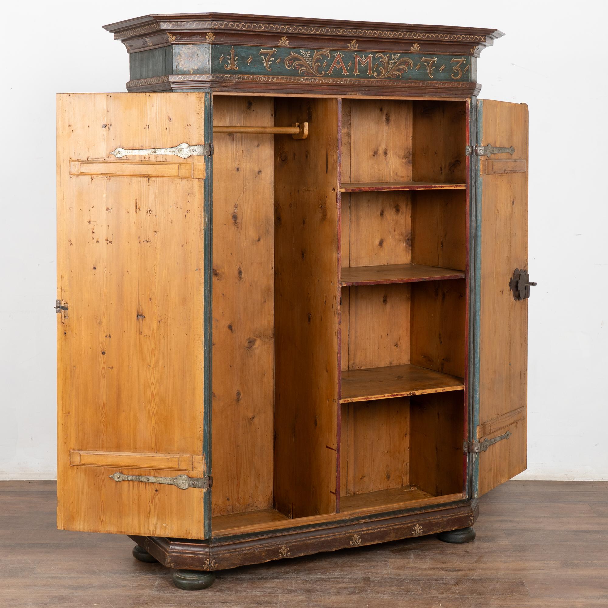 Artisanat Armoire autrichienne originale à deux portes, peinte à la main, datée de 1773 en vente