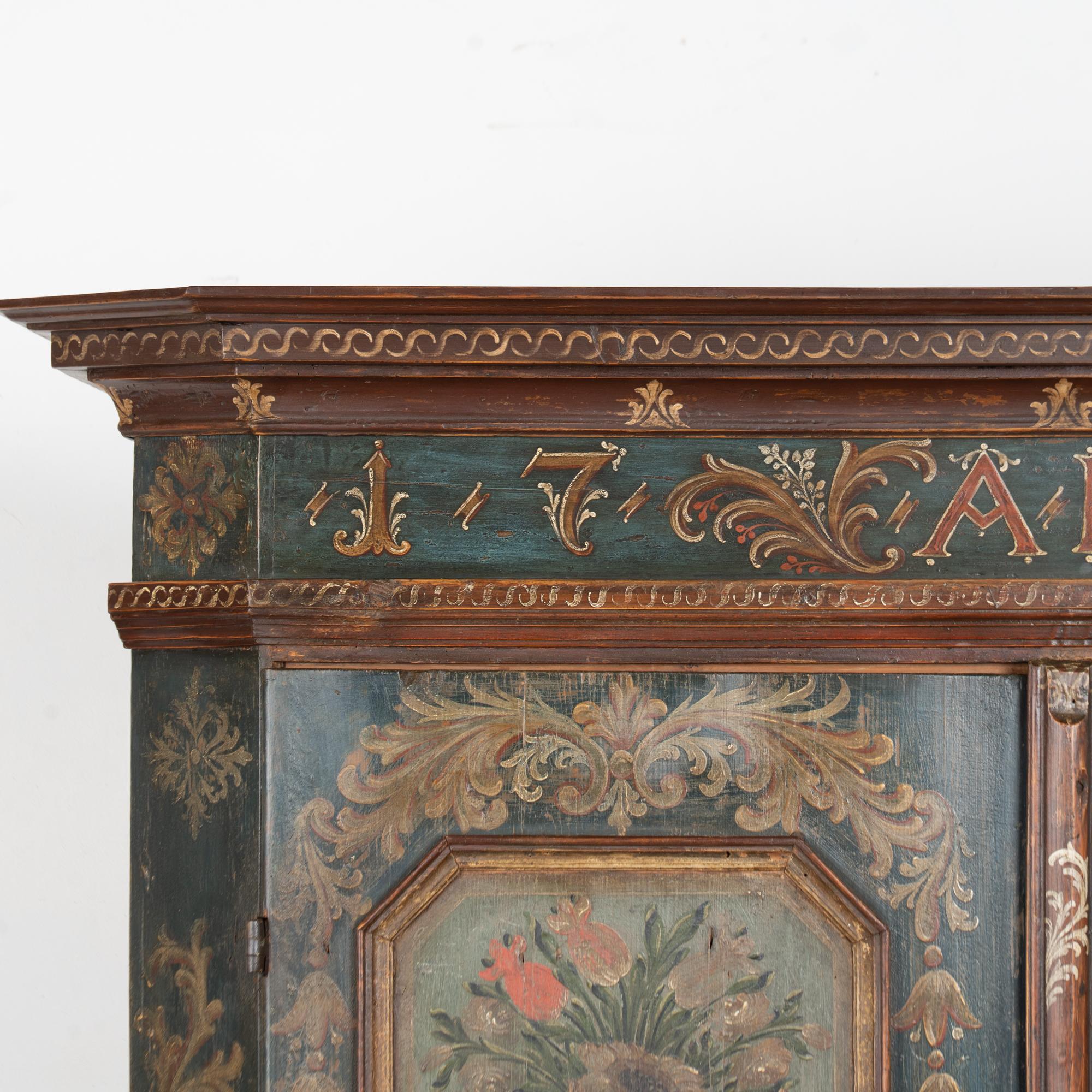 XVIIIe siècle Armoire autrichienne originale à deux portes, peinte à la main, datée de 1773 en vente
