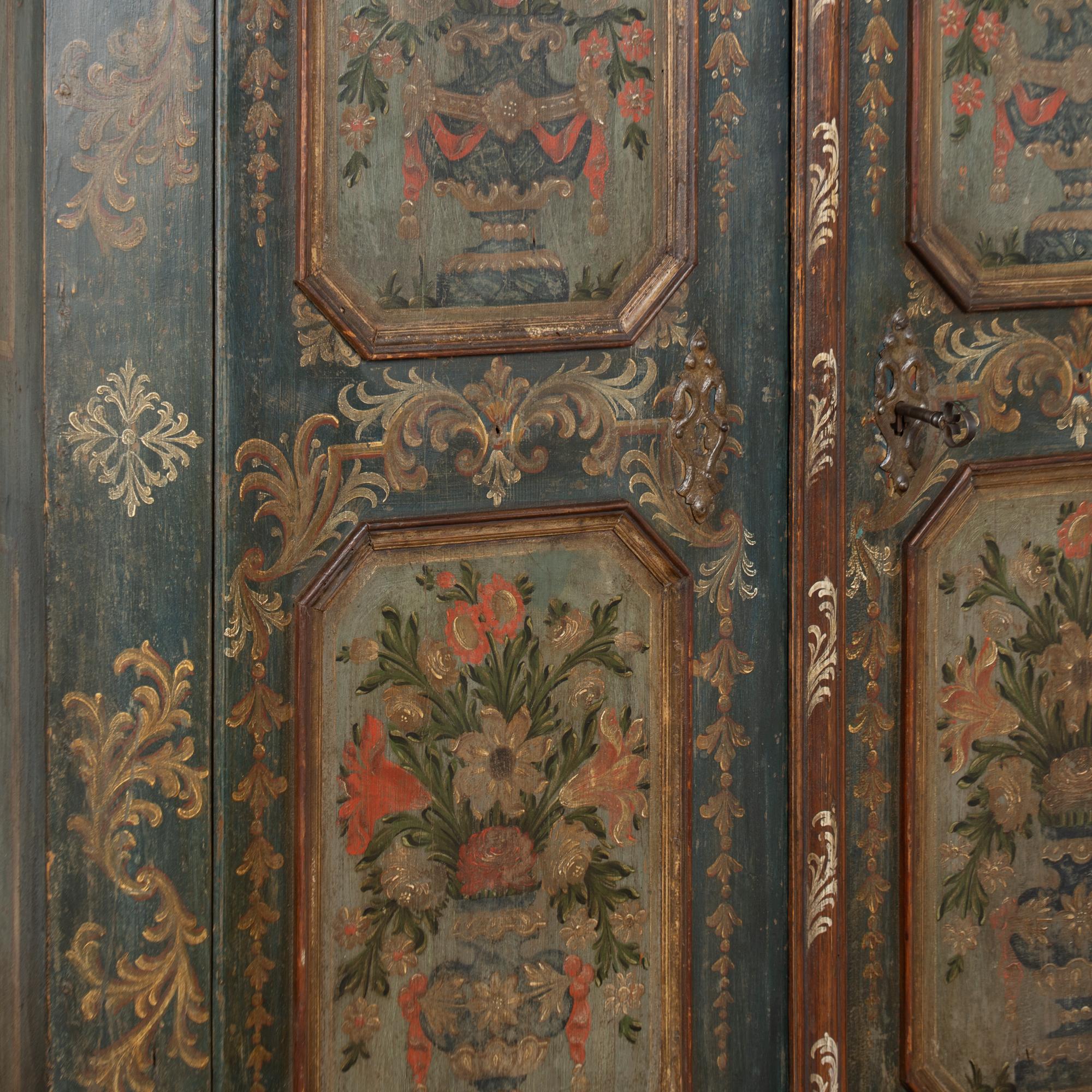 Armoire autrichienne originale à deux portes, peinte à la main, datée de 1773 en vente 2