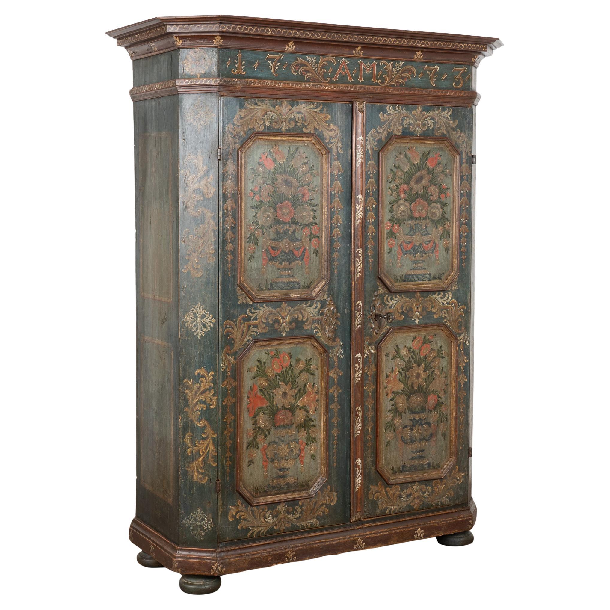 Armoire autrichienne originale à deux portes, peinte à la main, datée de 1773 en vente