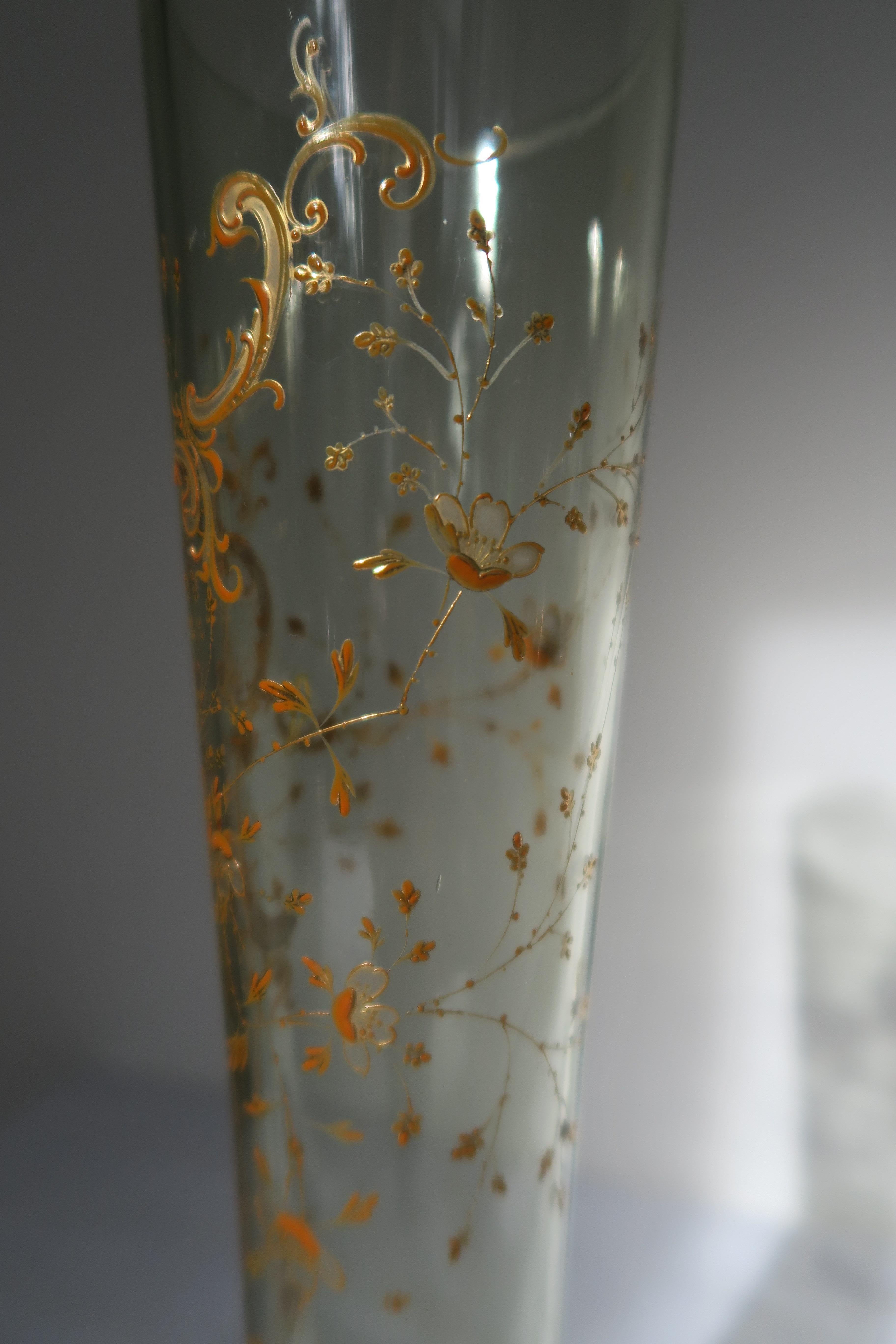 Vaso di fiori di ciliegio originale dipinto a mano di Ludwig Moser In condizioni buone in vendita a Vienna, AT