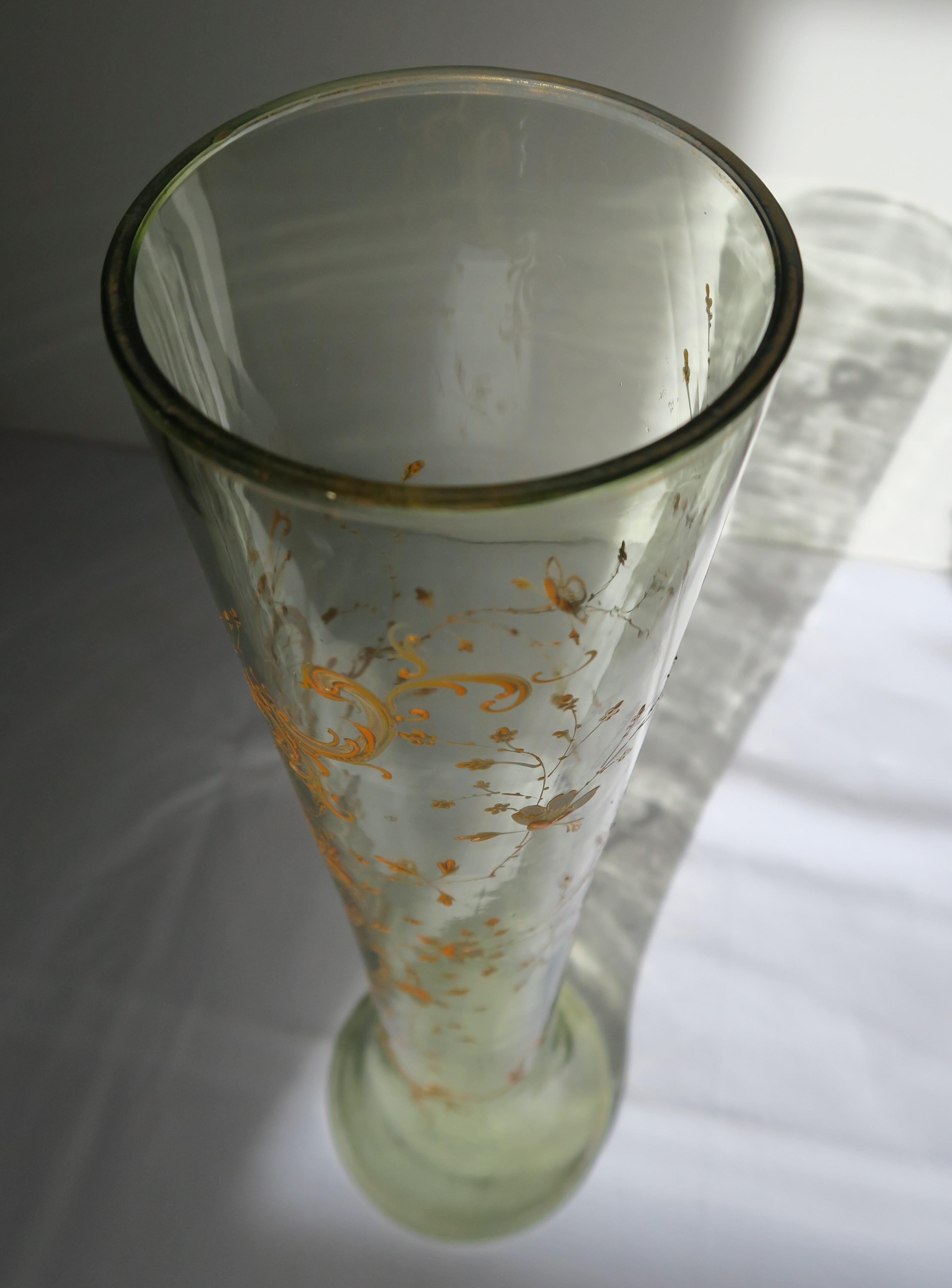 Vetro Vaso di fiori di ciliegio originale dipinto a mano di Ludwig Moser in vendita