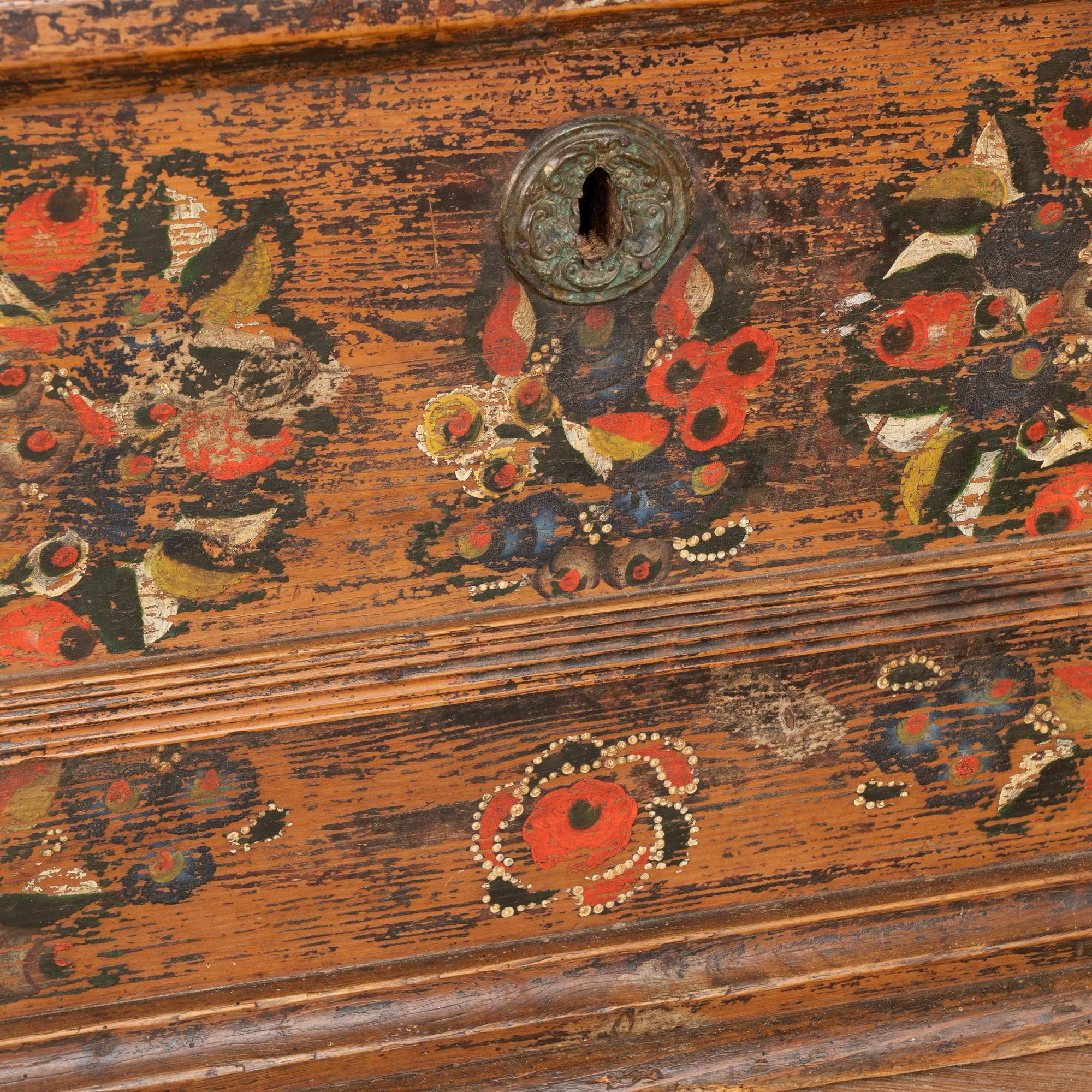 Original Hand Painted Flat Top Pine Trunk With Flowers, Hungary circa 1880 For Sale 2