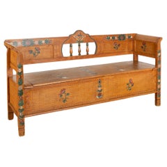Banc original en pin peint à la main avec rangement, Hongrie circa 1920-40