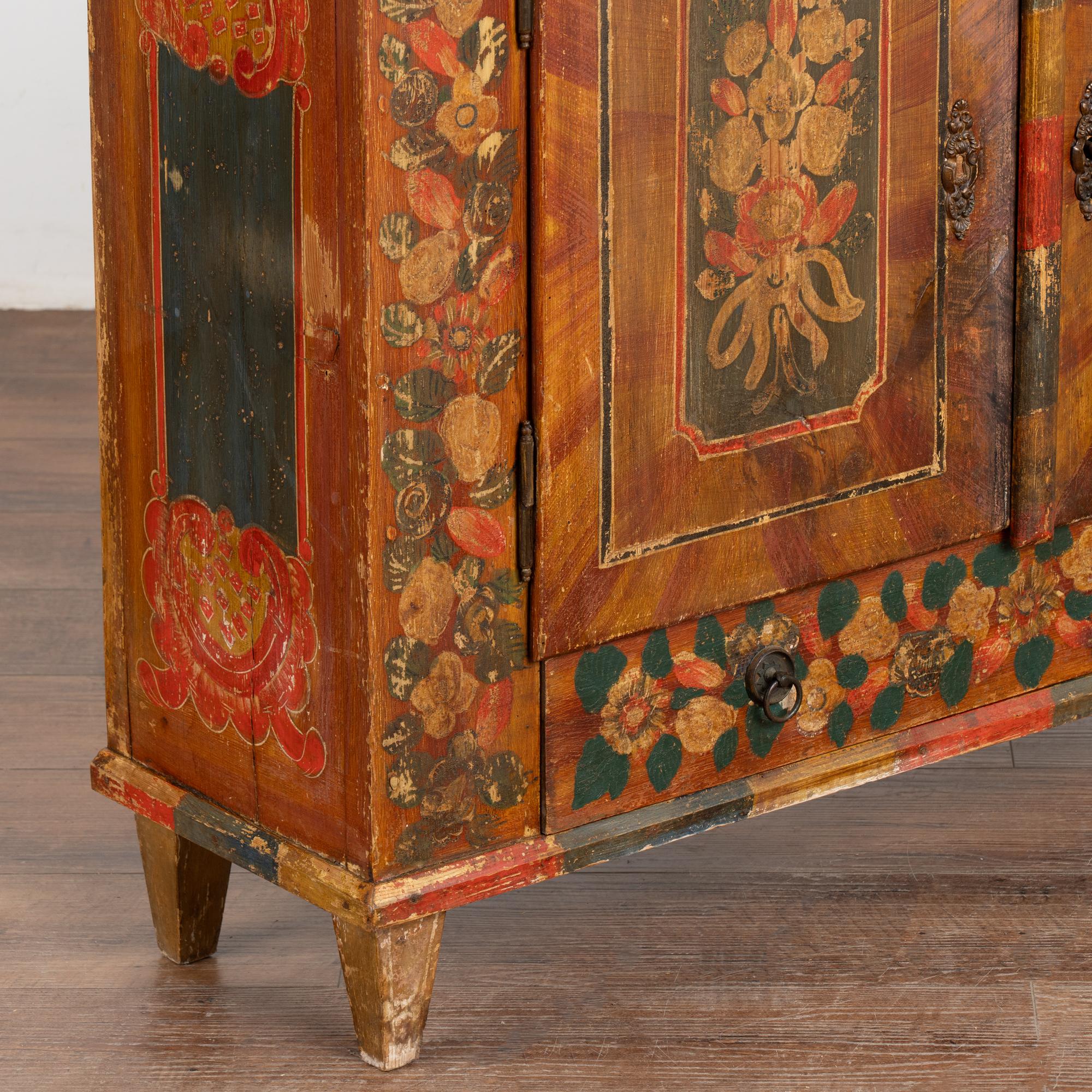 Bois Petit cabinet original peint à la main, Autriche circa 1800-20 en vente
