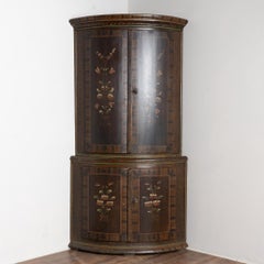 Armario esquinero de pino sueco pintado a mano, fechado en 1846