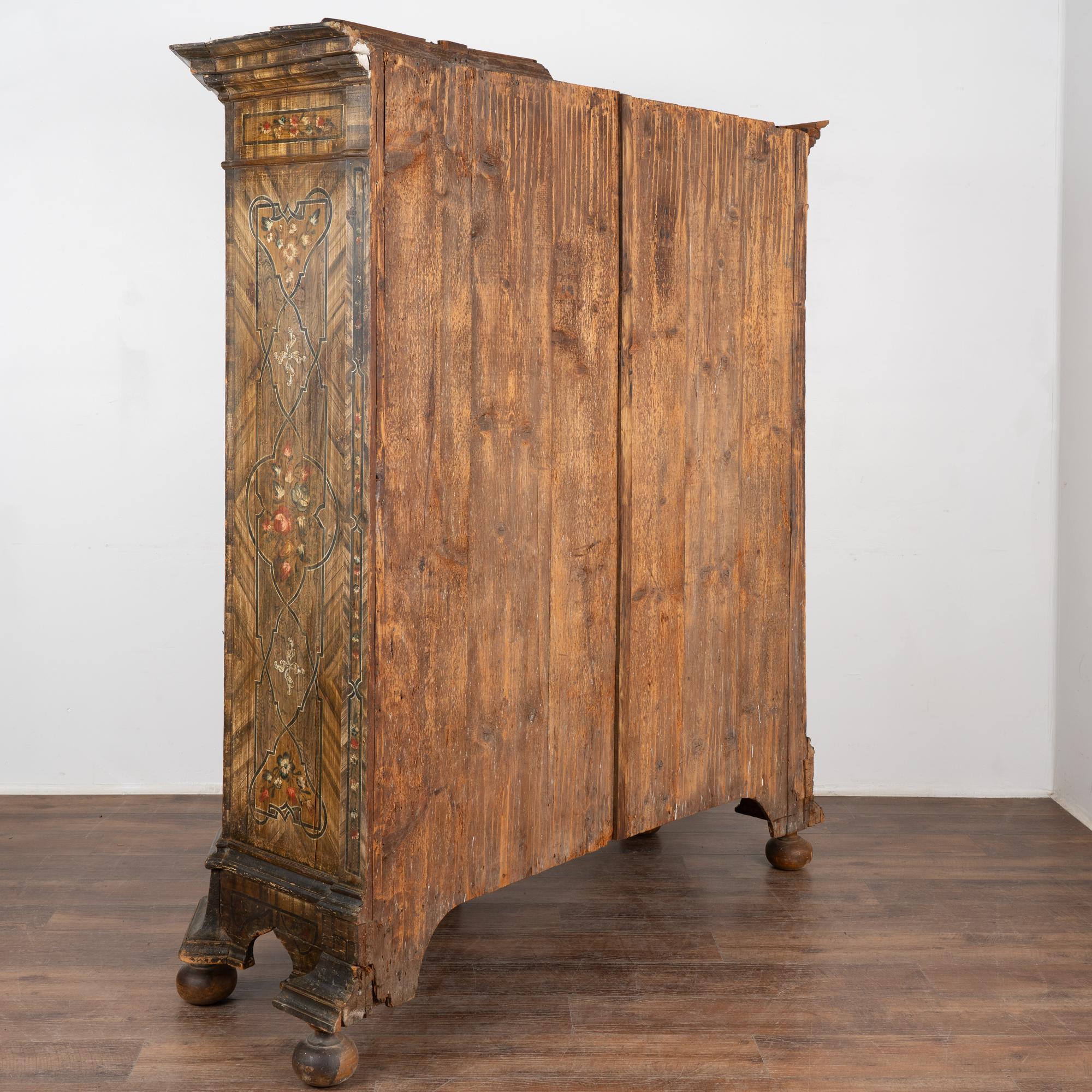 Armoire originale à deux portes, peinte à la main, Hongrie vers 1820 en vente 5