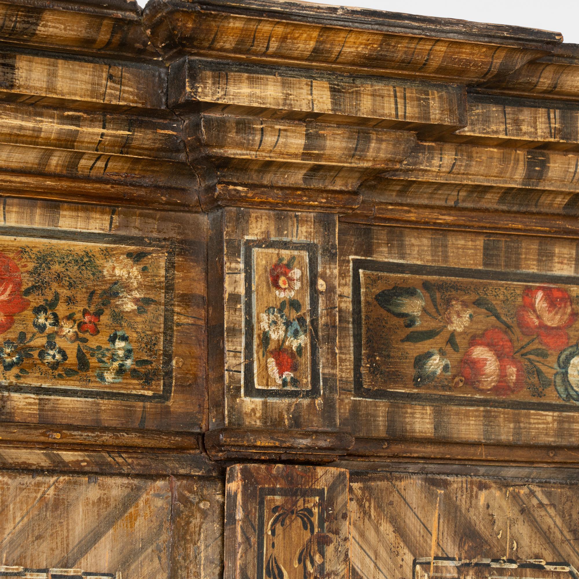 Bois Armoire originale à deux portes, peinte à la main, Hongrie vers 1820 en vente