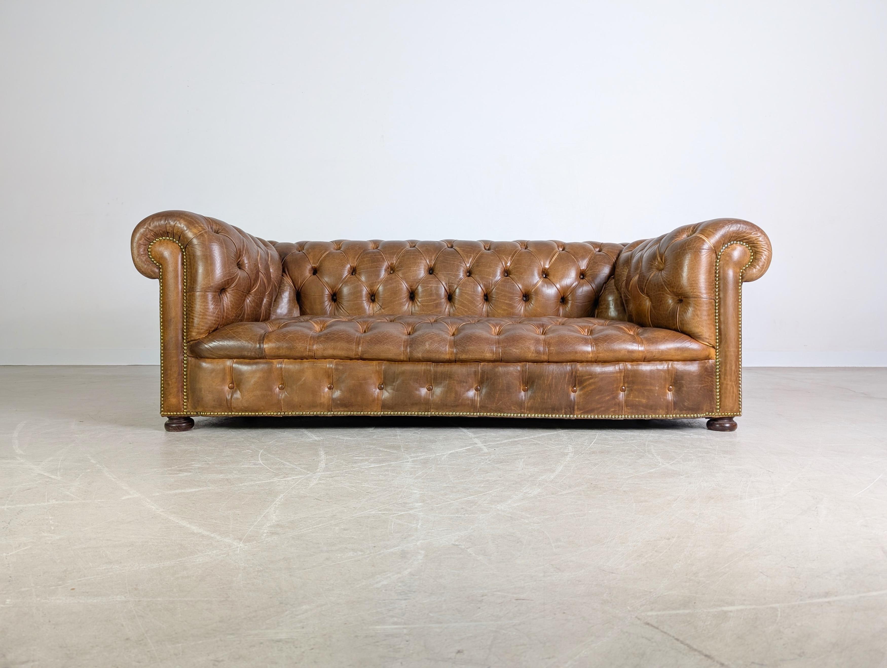 Original handgefertigtes Chesterfield Sofa England 1920 Leder Antik im Angebot 2