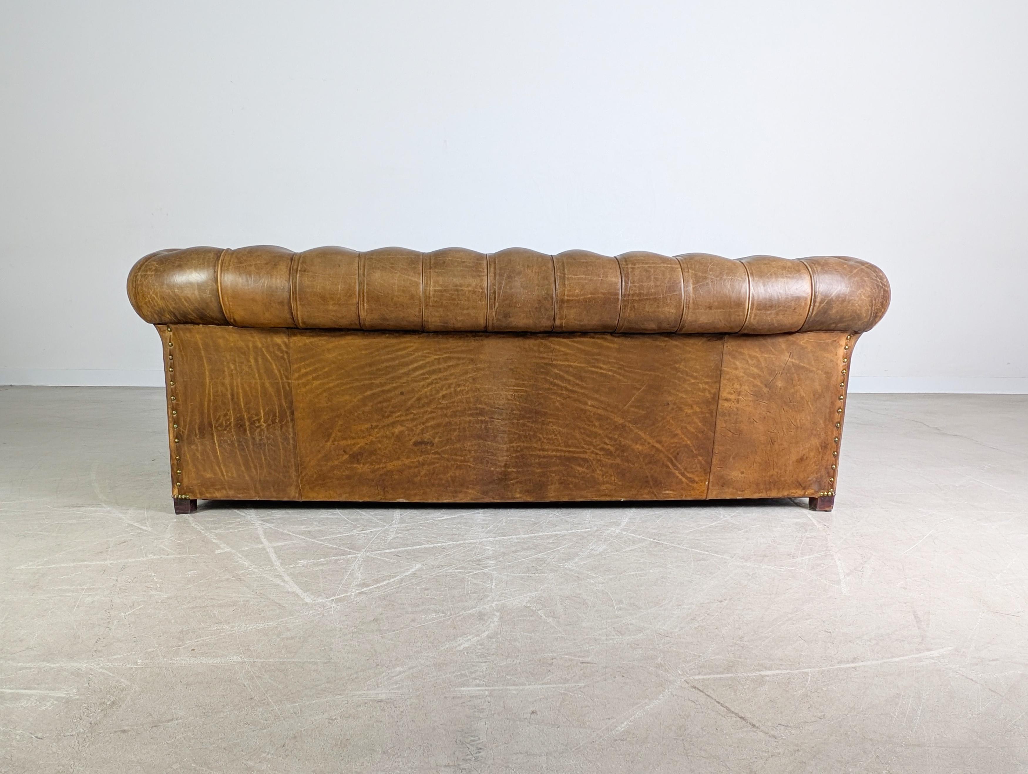 Original handgefertigtes Chesterfield Sofa England 1920 Leder Antik im Angebot 4