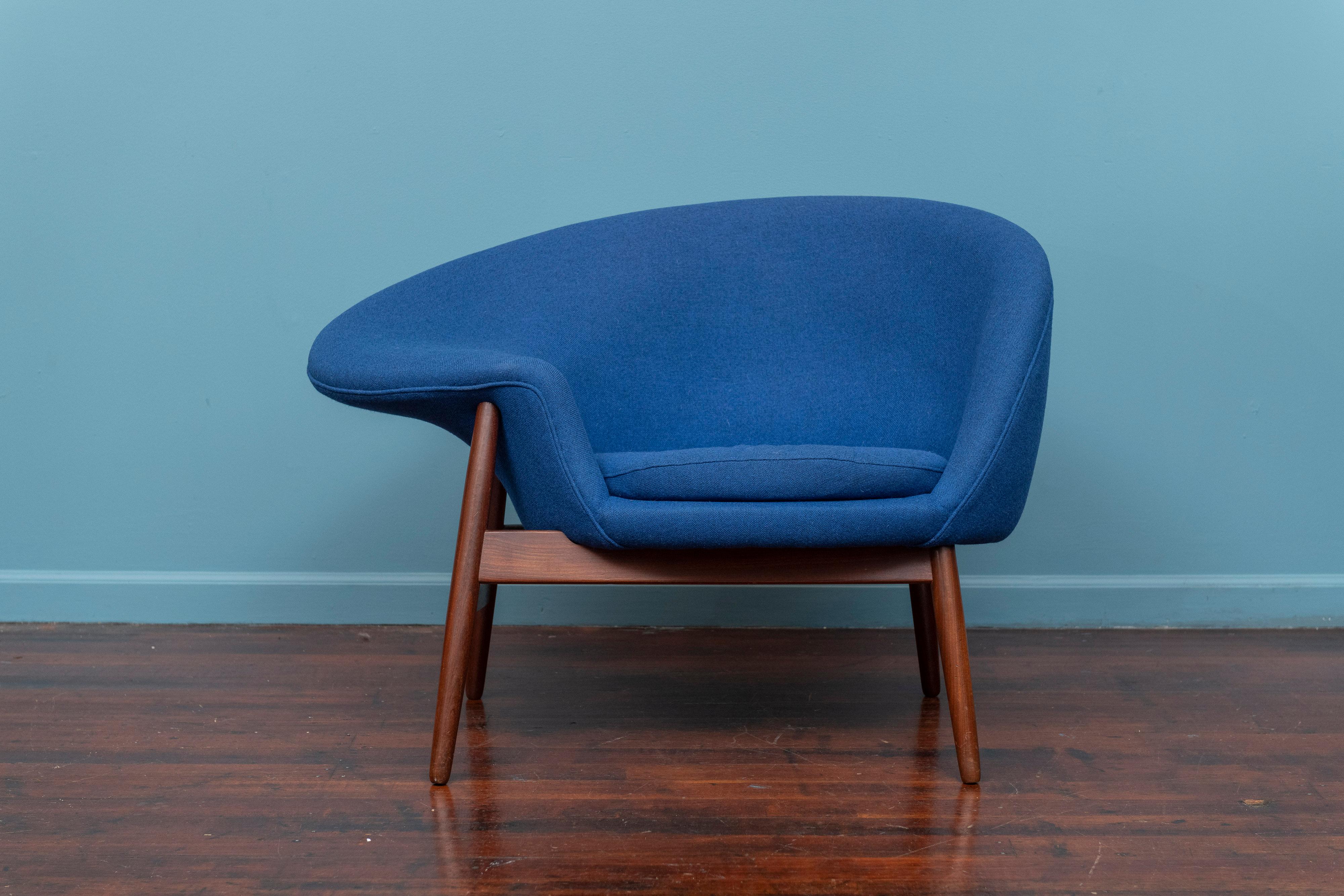 Silla original Hans Olsen Fried Egg para Bramin Mobler, Dinamarca. Este juguetón diseño de Hans Olsen es a la vez atractivo y humorístico. Esta silla también se conoce como Model 188, pero es más común referirse a ella por su apodo, porque vista