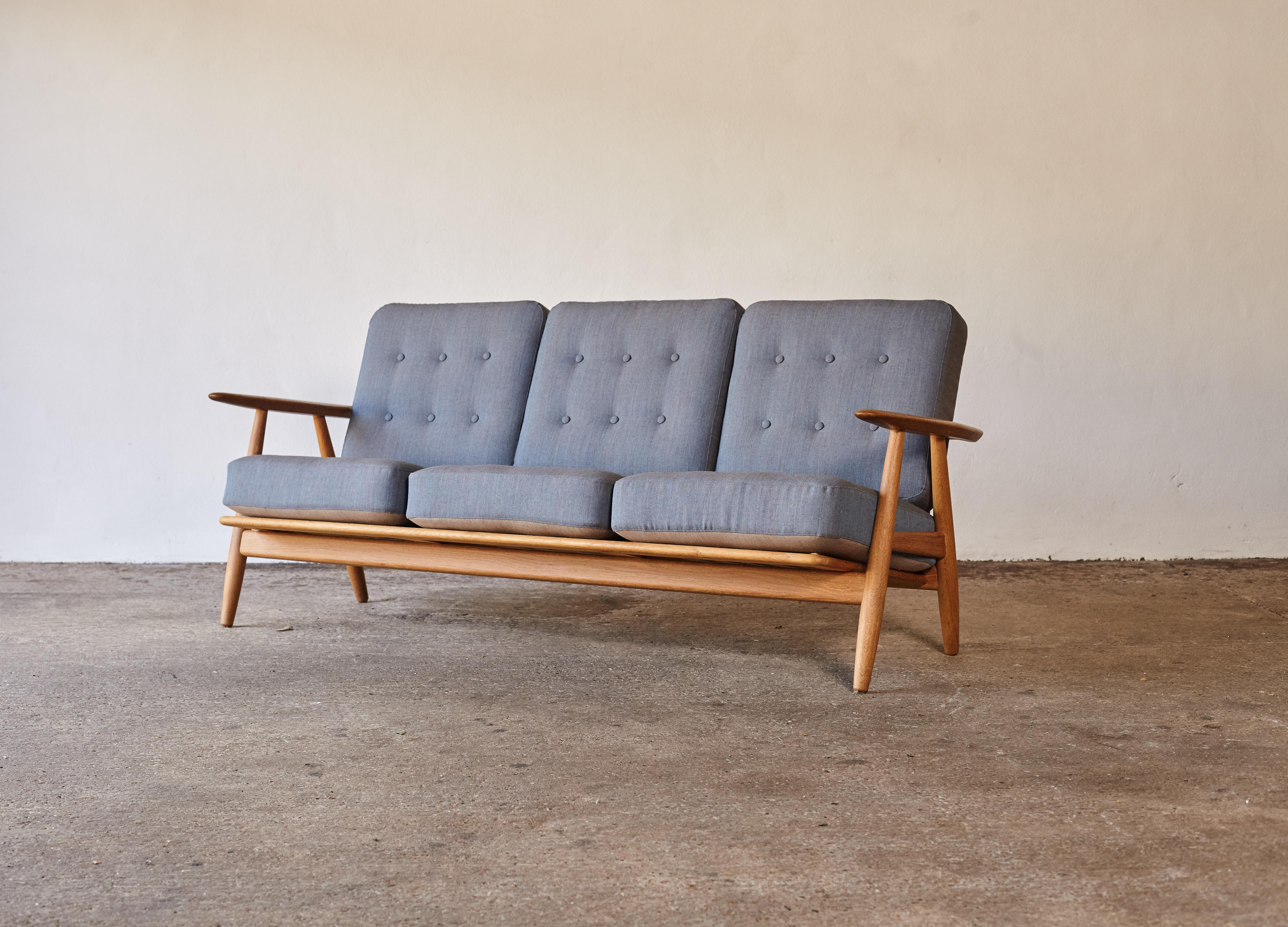 An oak GE-240 cigar sofa designed by Hans J. Wegner and produced by GETAMA, Denmark. The oak frame is in excellent vintage condition. Original sprung cushions, newly upholstered in Kvadrat fabric.

