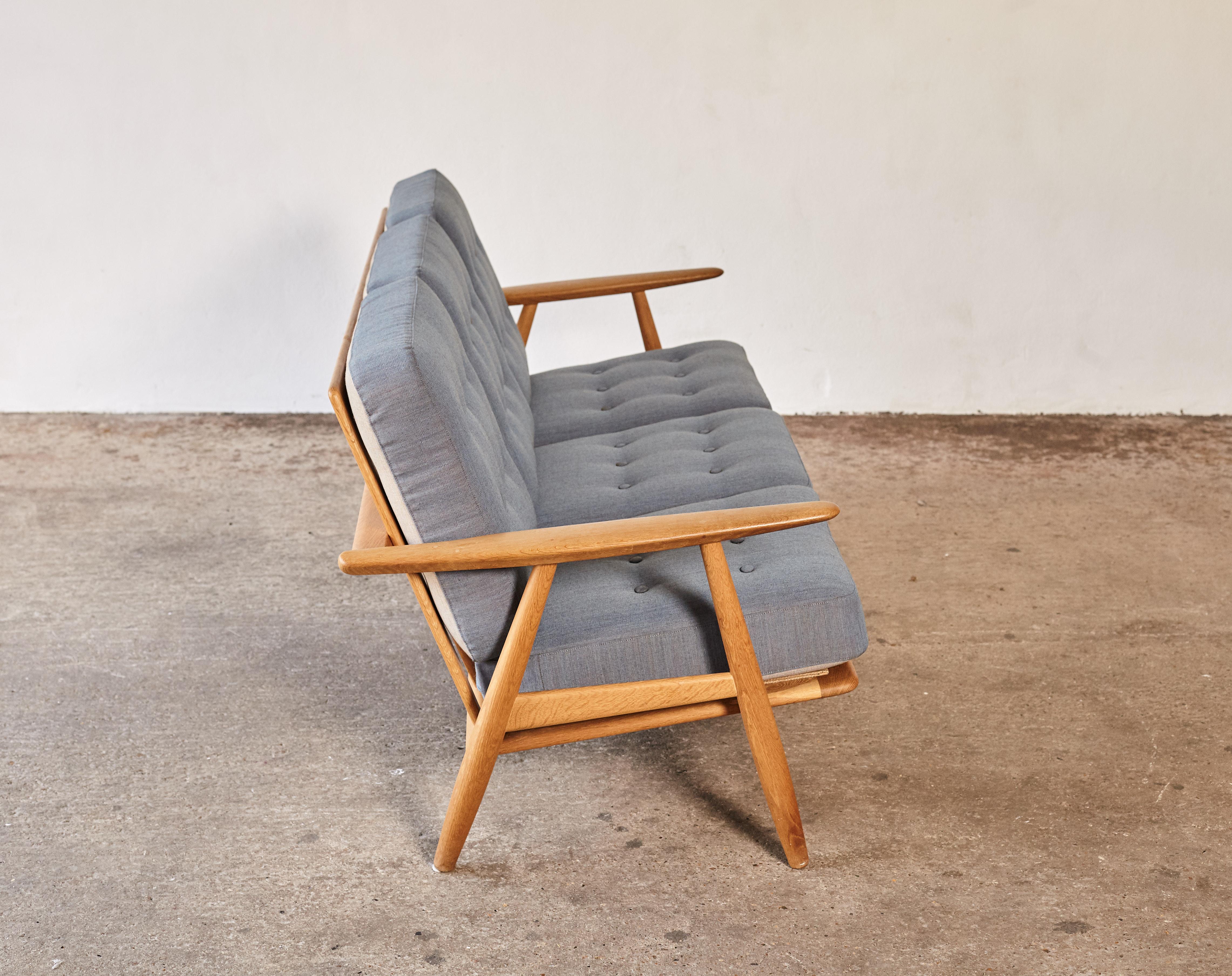 Original Hans Wegner GE-240 Cigar Sofa, Denmark, 1960s In Good Condition In LEWES, GB