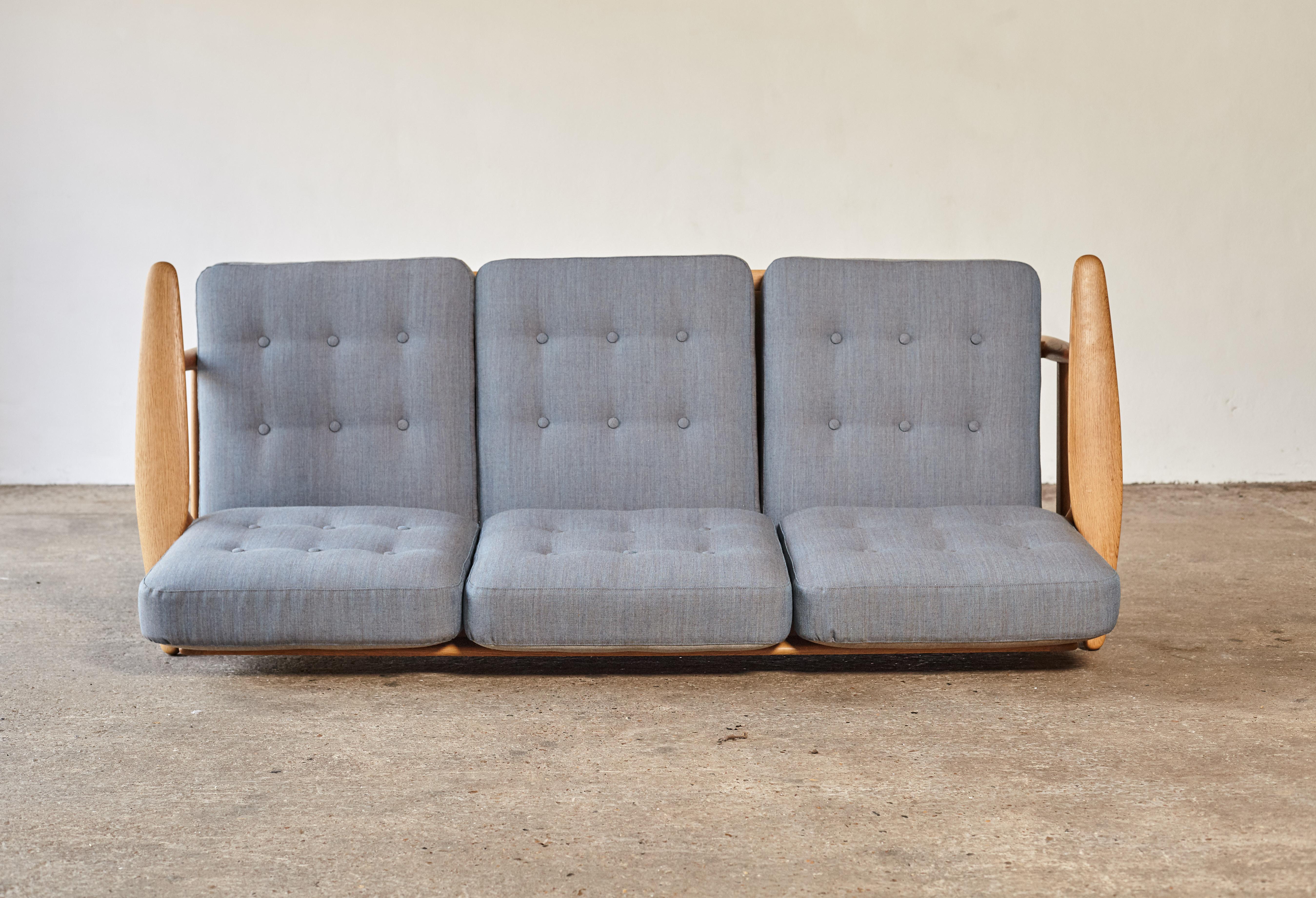 Original Hans Wegner GE-240 Cigar Sofa, Denmark, 1960s 2