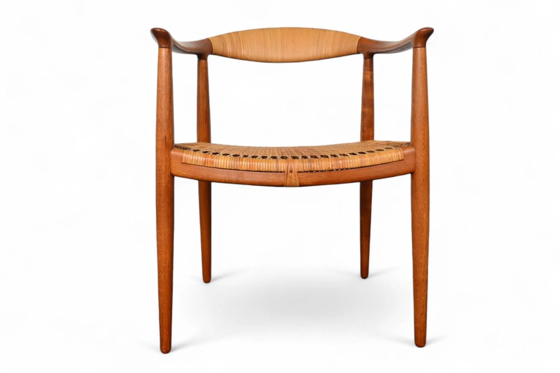 Sedia rotonda originale Hans Wegner Jh-501 in Teak + Cane In condizioni buone in vendita a Berkeley, CA