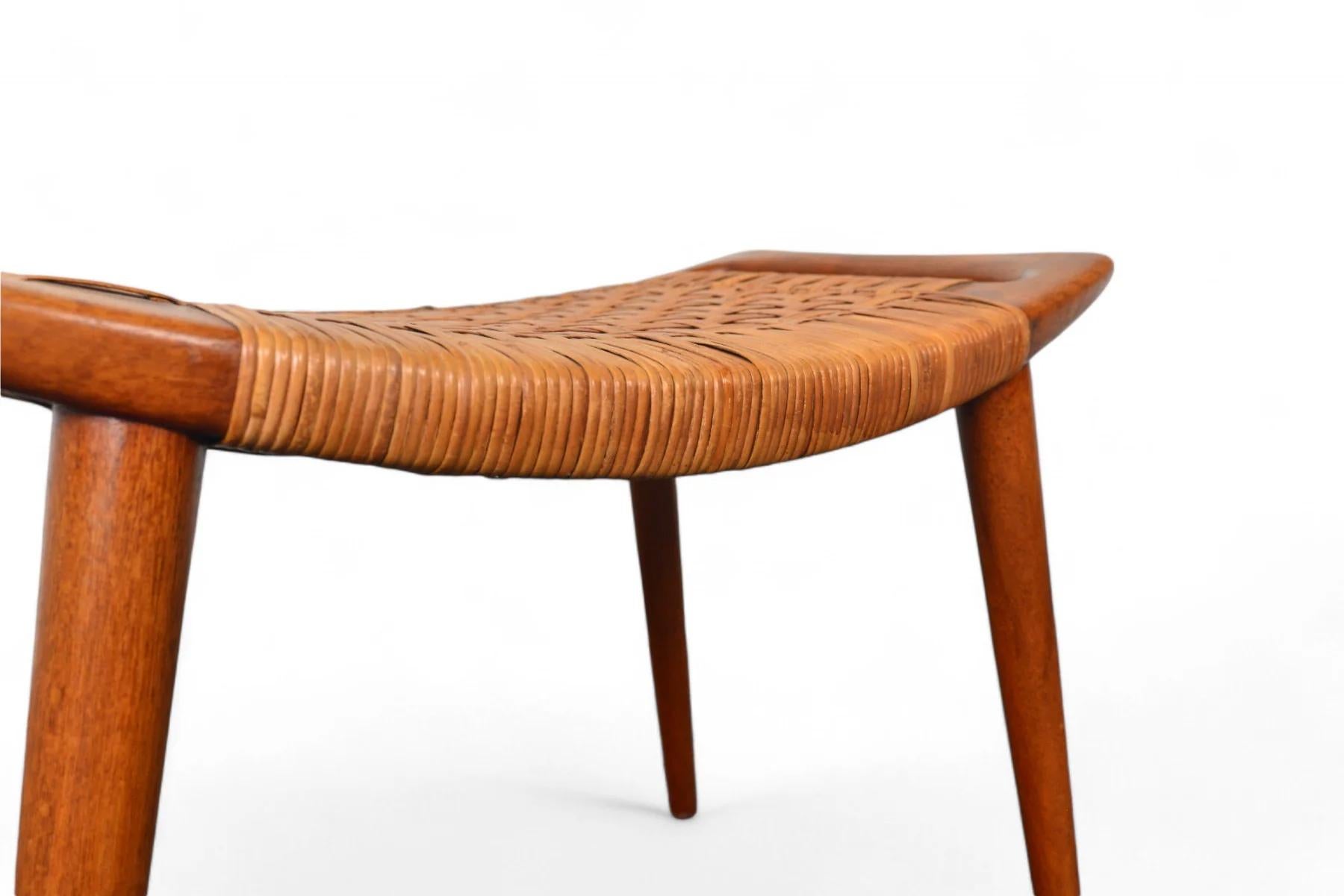 Original Hans Wegner Jh-539 Stool in Teak + Cane In Good Condition For Sale In Berkeley, CA