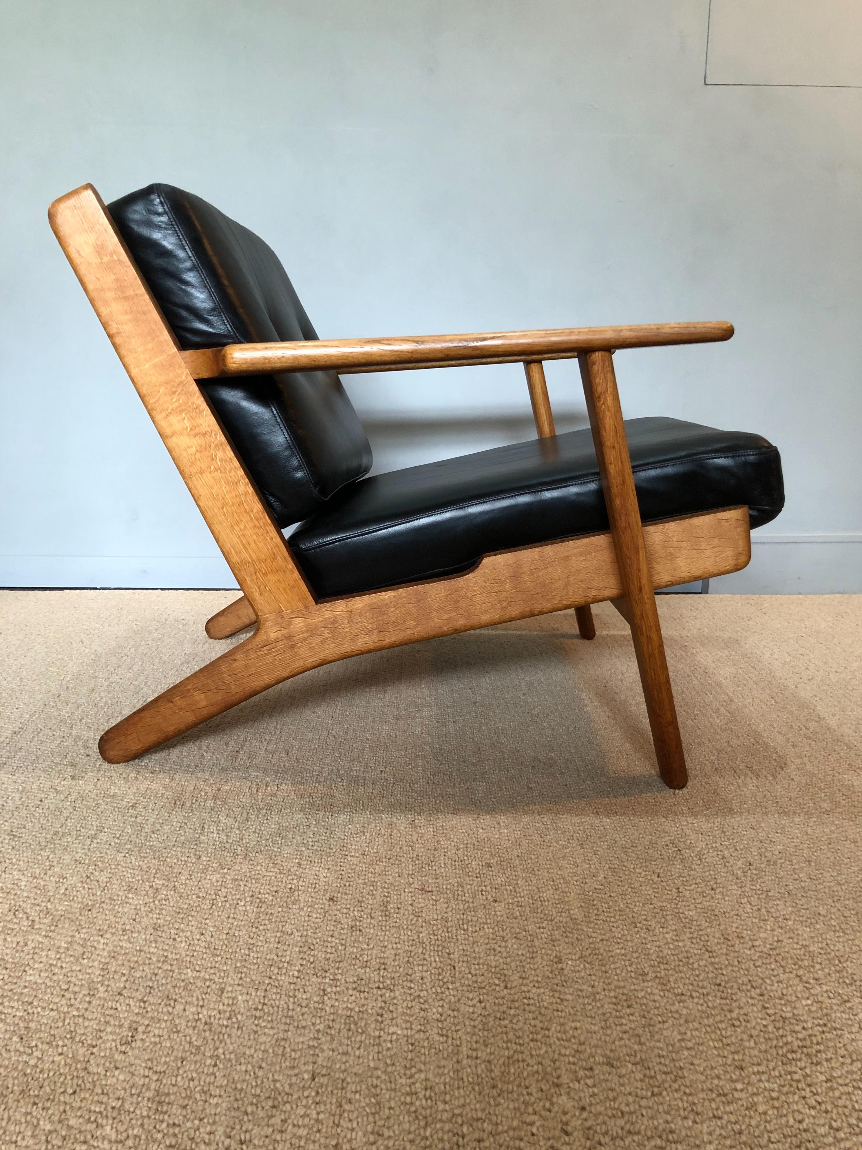 Original 1950’s Hans J Wegner Lounge Chairs, ge290, Fully Reupholstered In Good Condition In London, GB