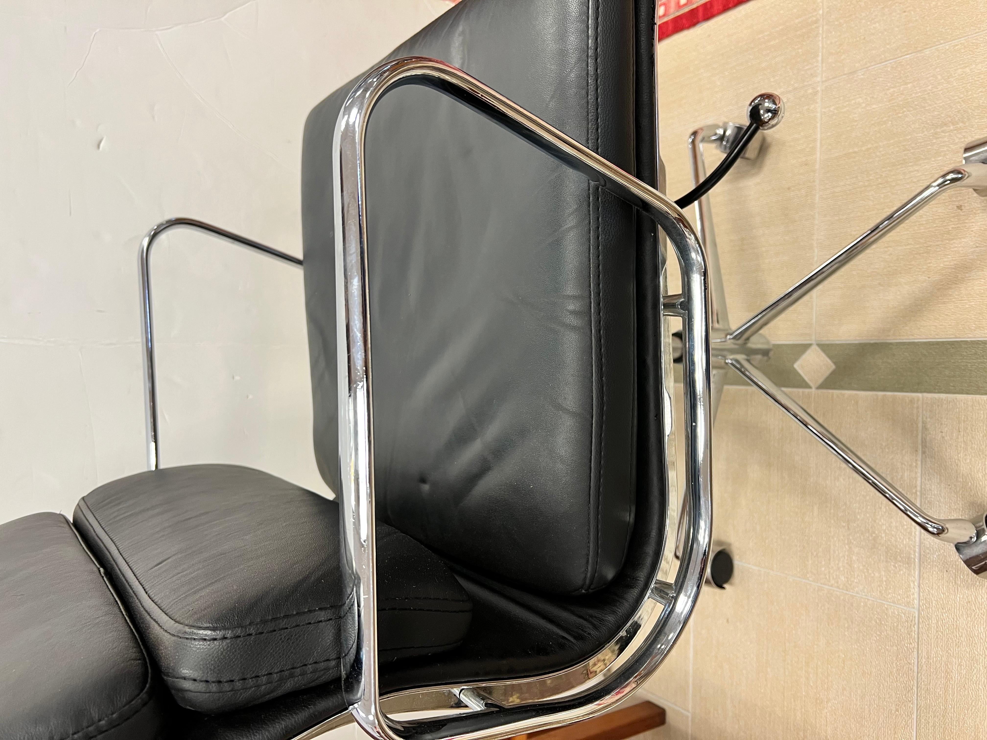 Late 20th Century Original Herman Miller Black Leather Soft Pad Executive Office Chair Eames