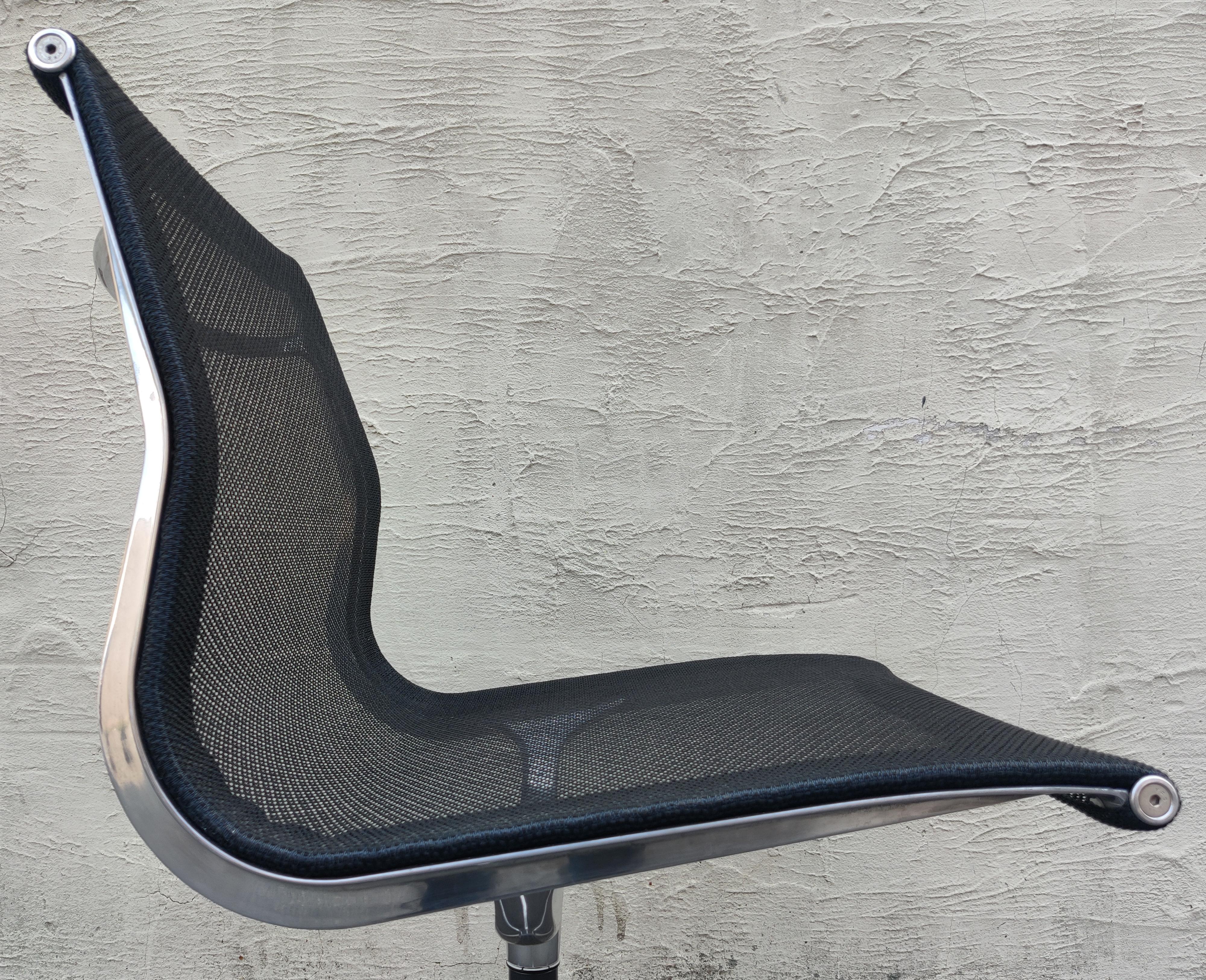 Original Herman Miller Eames Aluminum Group Management Side Chair in Black Mesh 1