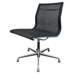 Original Herman Miller Eames Aluminium Group Management Side Chair in Black Mesh