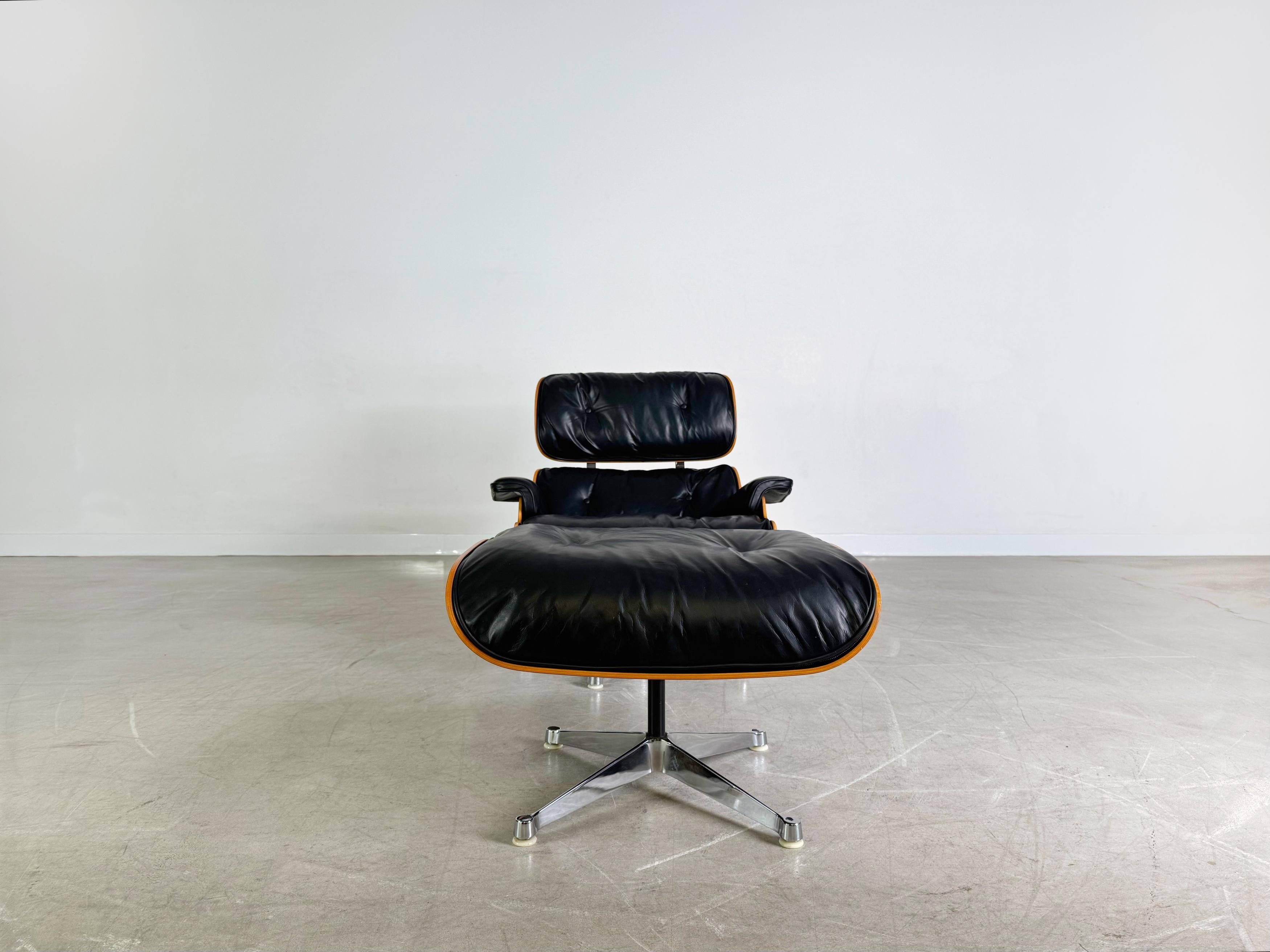 Mid-Century Modern Original Herman Miller Eames Lounge chair Vitra Sessel + Ottoman For Sale
