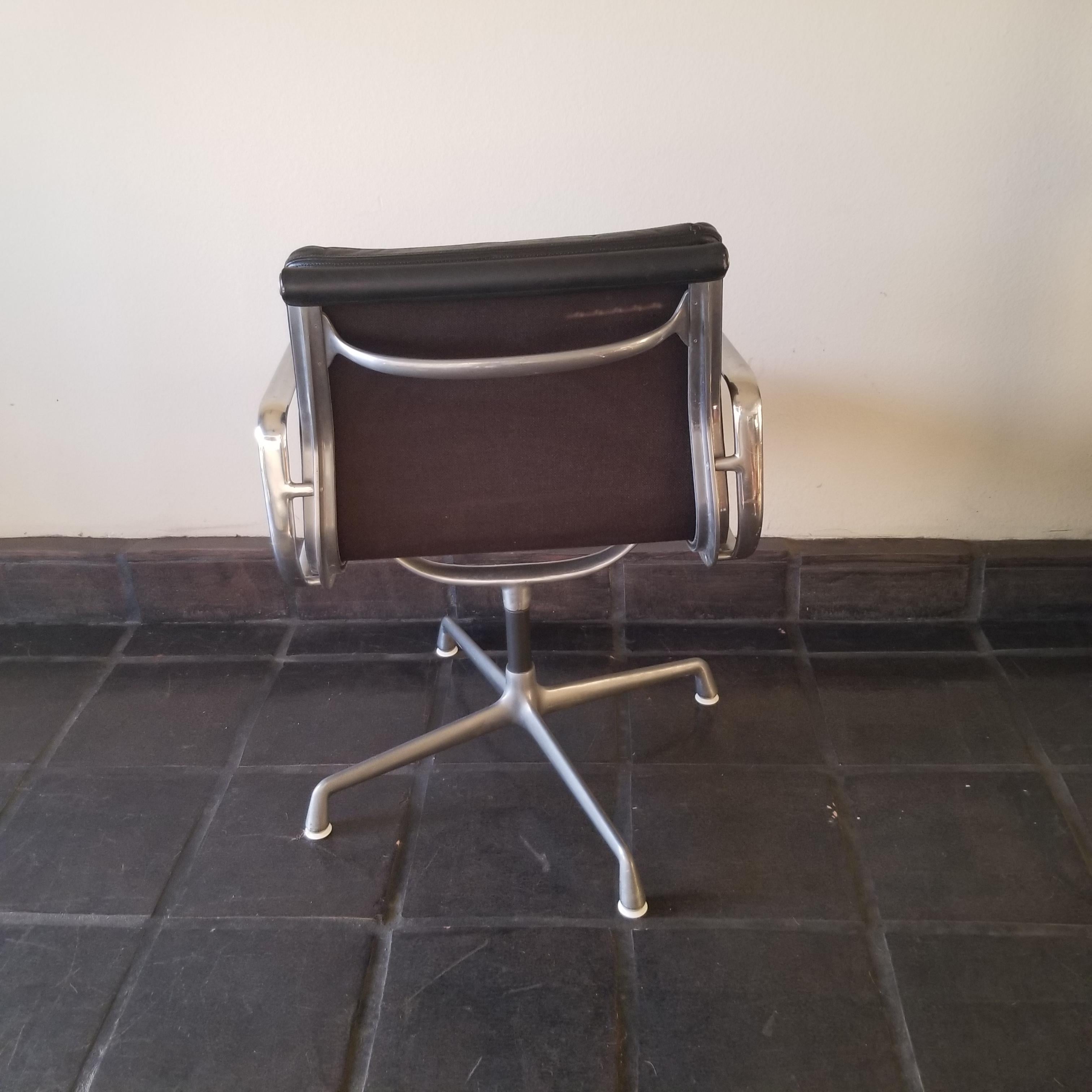 Original Herman Miller Eames Soft Pad Management Side Chair Black Leather, 1970s 4