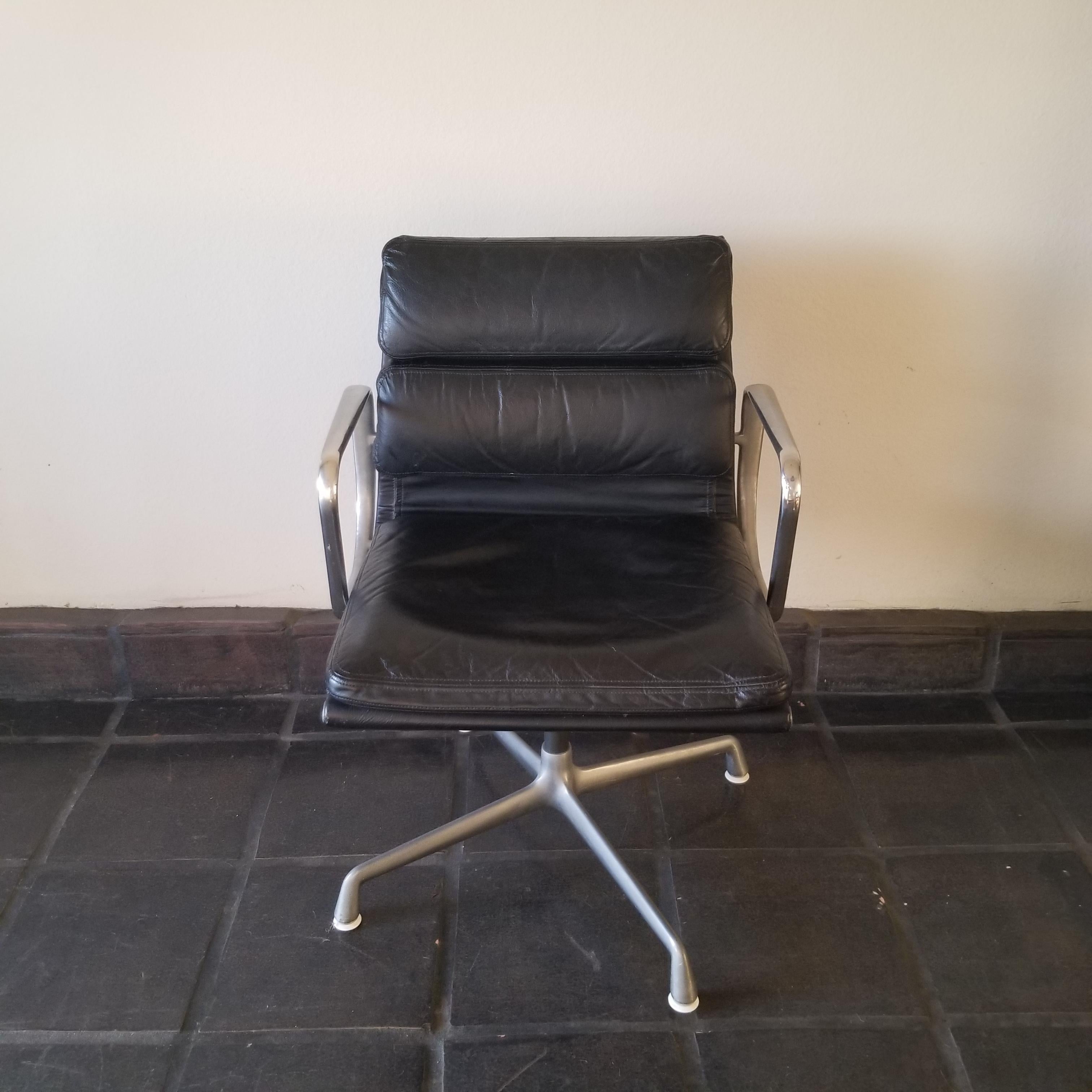 Late 20th Century Original Herman Miller Eames Soft Pad Management Side Chair Black Leather, 1970s