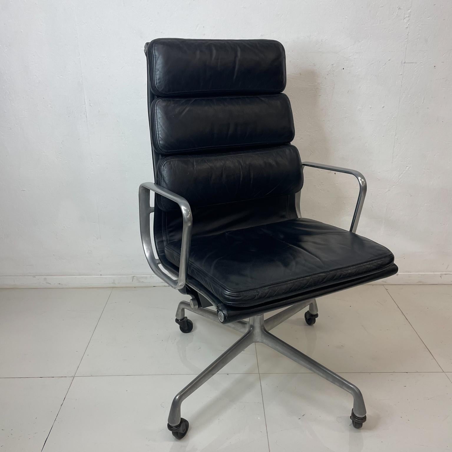 1978 Original Herman Miller Eames Soft Pad Executive Chair Black Leather 4