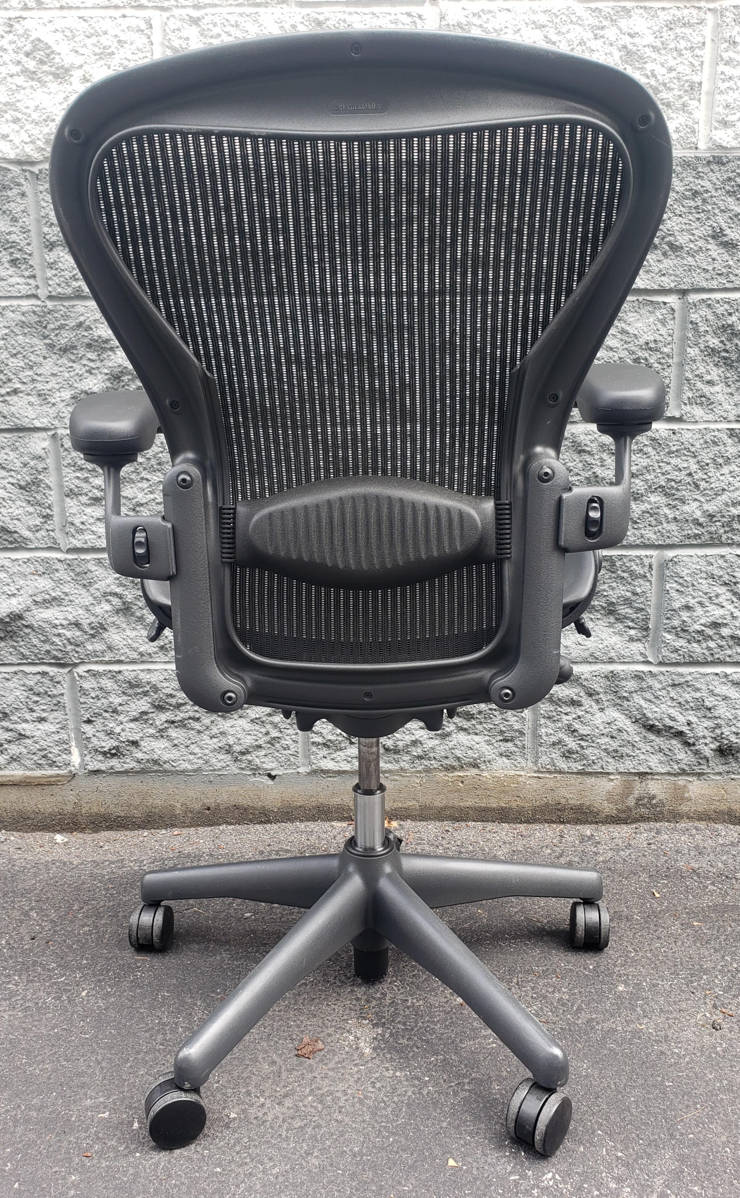 Américain Original Herman Miller Fully Adjustable Classic Aeron Chair (en anglais) en vente