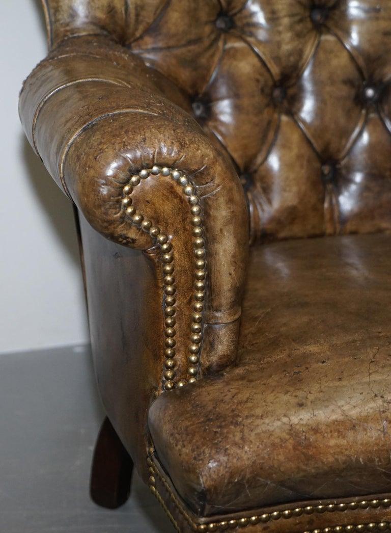 Début du XIXe siècle Fauteuil de lecture d'origine en cuir marron de style Regency Chesterfield pour bibliothèque en vente
